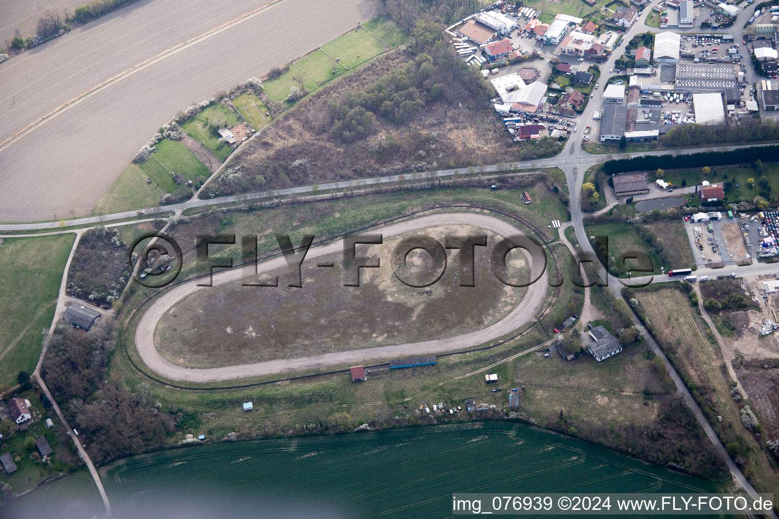 Vue aérienne de Piste de course sur piste de sable à Altrip dans le département Rhénanie-Palatinat, Allemagne