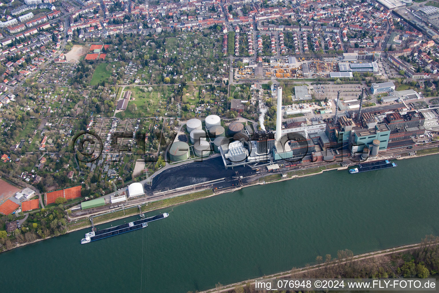 Vue aérienne de Quartier Neckarau in Mannheim dans le département Bade-Wurtemberg, Allemagne