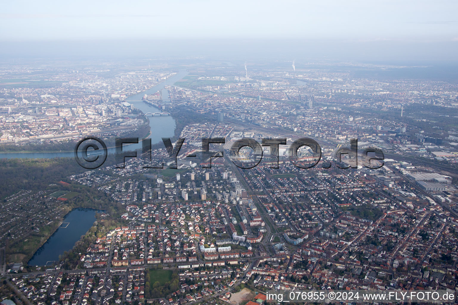 Vue aérienne de Lindenhof à le quartier Niederfeld in Mannheim dans le département Bade-Wurtemberg, Allemagne