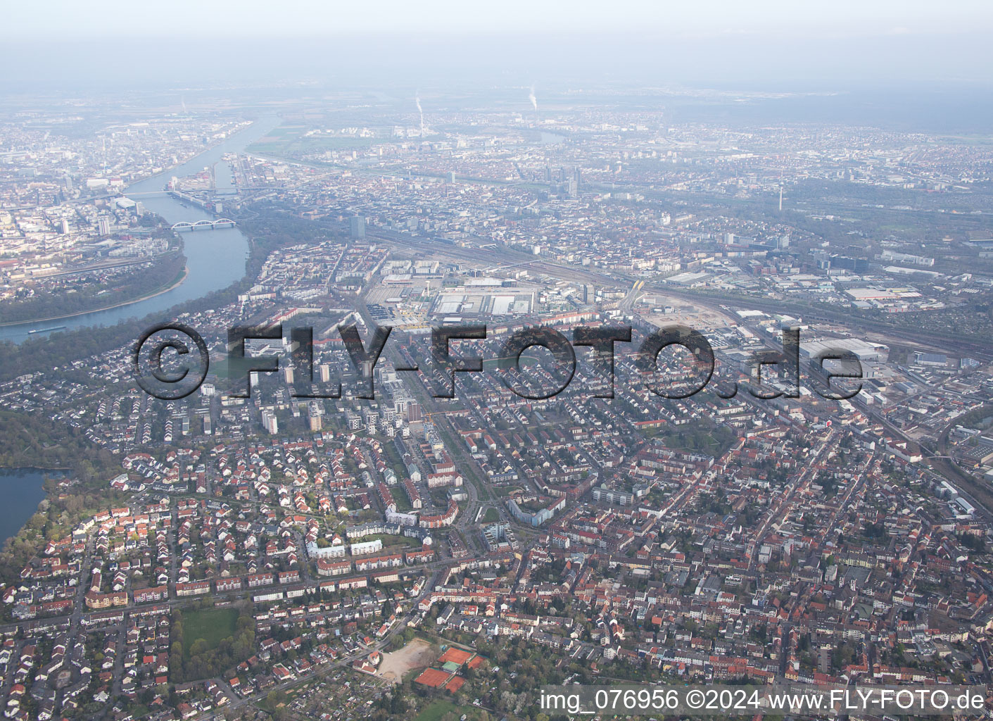 Vue aérienne de Lindenhof à le quartier Niederfeld in Mannheim dans le département Bade-Wurtemberg, Allemagne