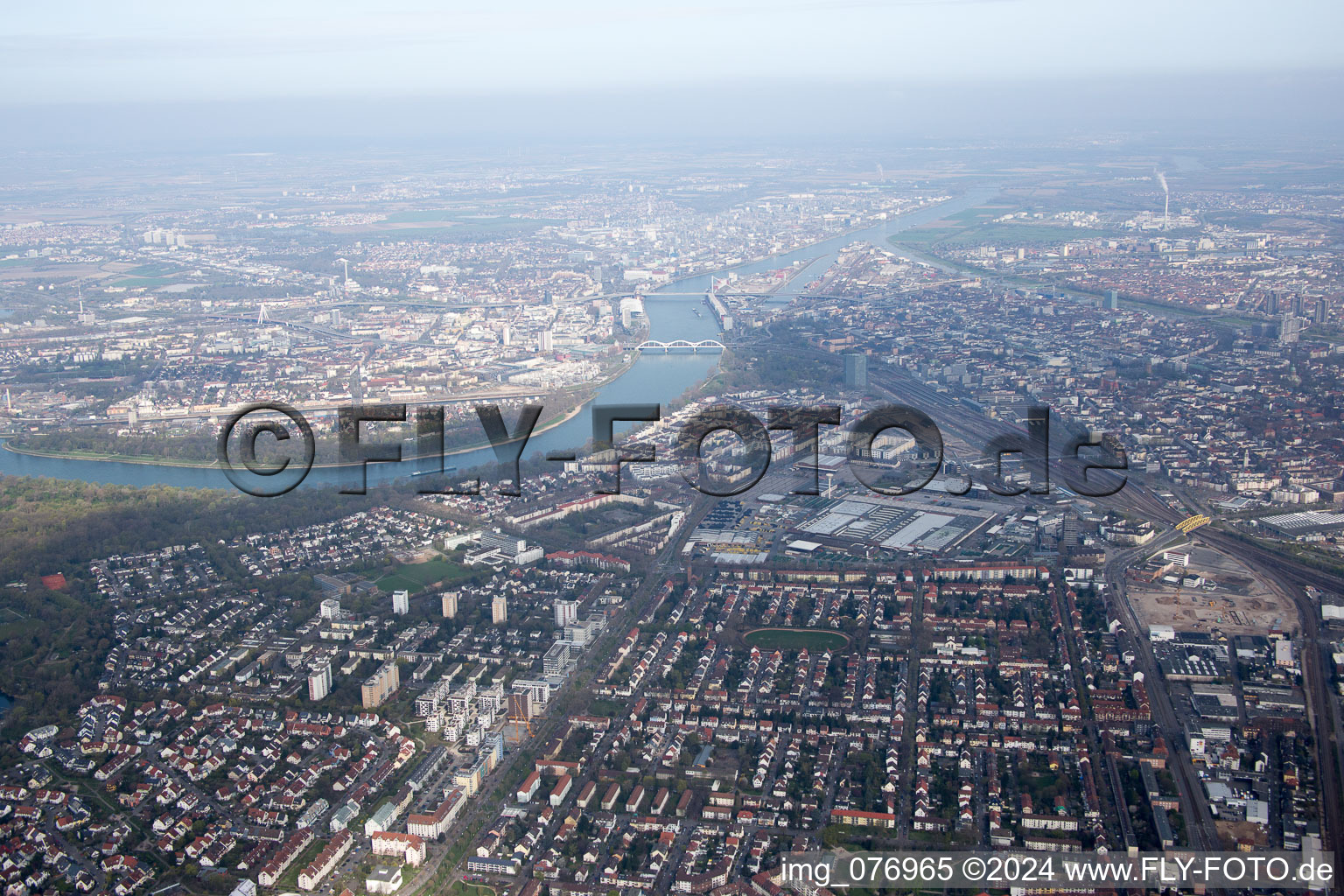 Vue oblique de Lindenhof à le quartier Niederfeld in Mannheim dans le département Bade-Wurtemberg, Allemagne