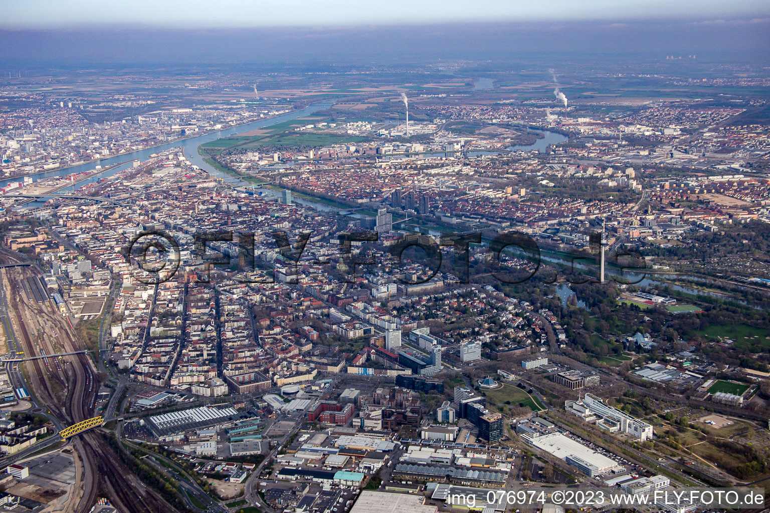 Vue aérienne de Quartier Schwetzingerstadt in Mannheim dans le département Bade-Wurtemberg, Allemagne