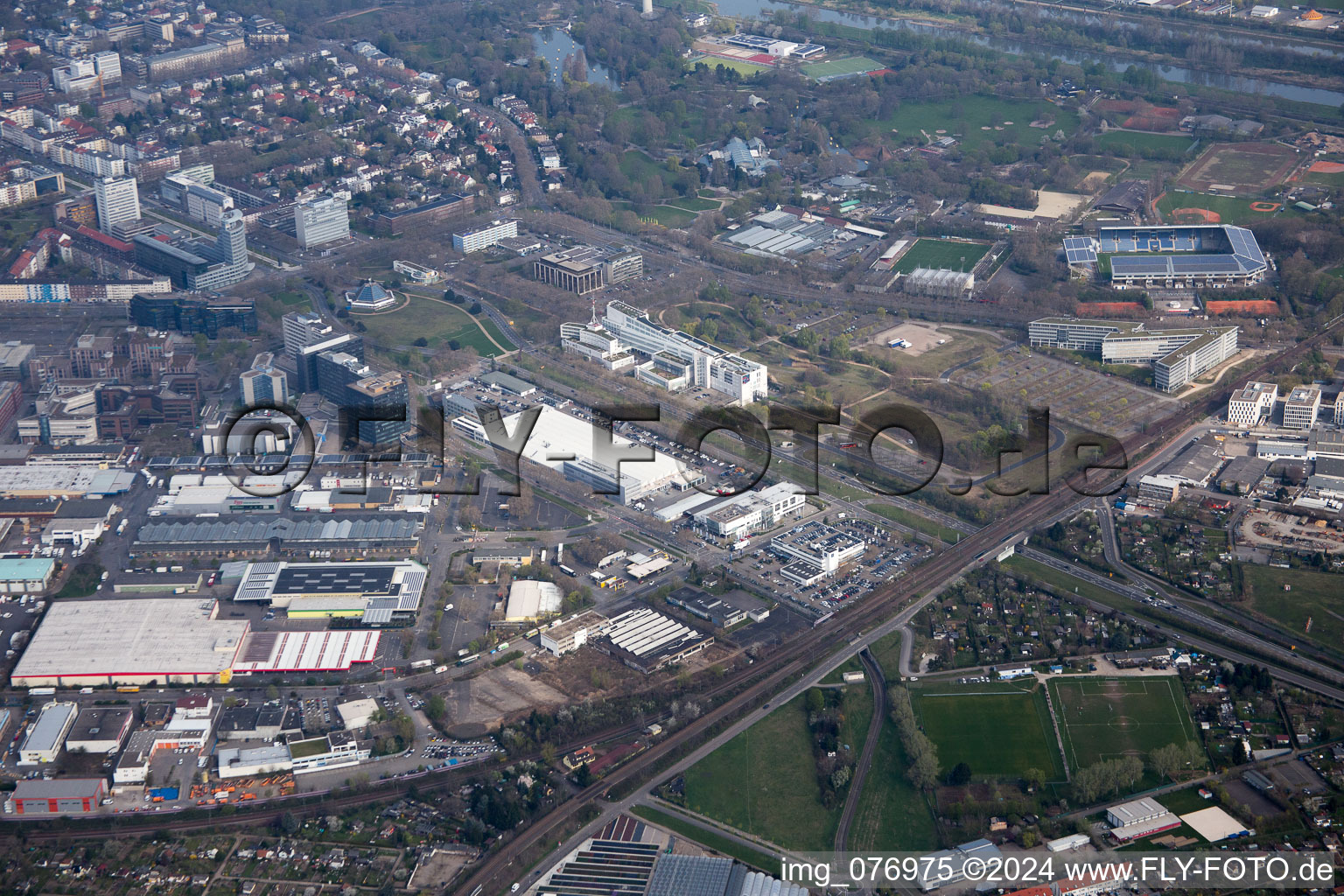 Vue aérienne de Technoseum sur Wilhem-Varnholt-Allee à le quartier Oststadt in Mannheim dans le département Bade-Wurtemberg, Allemagne