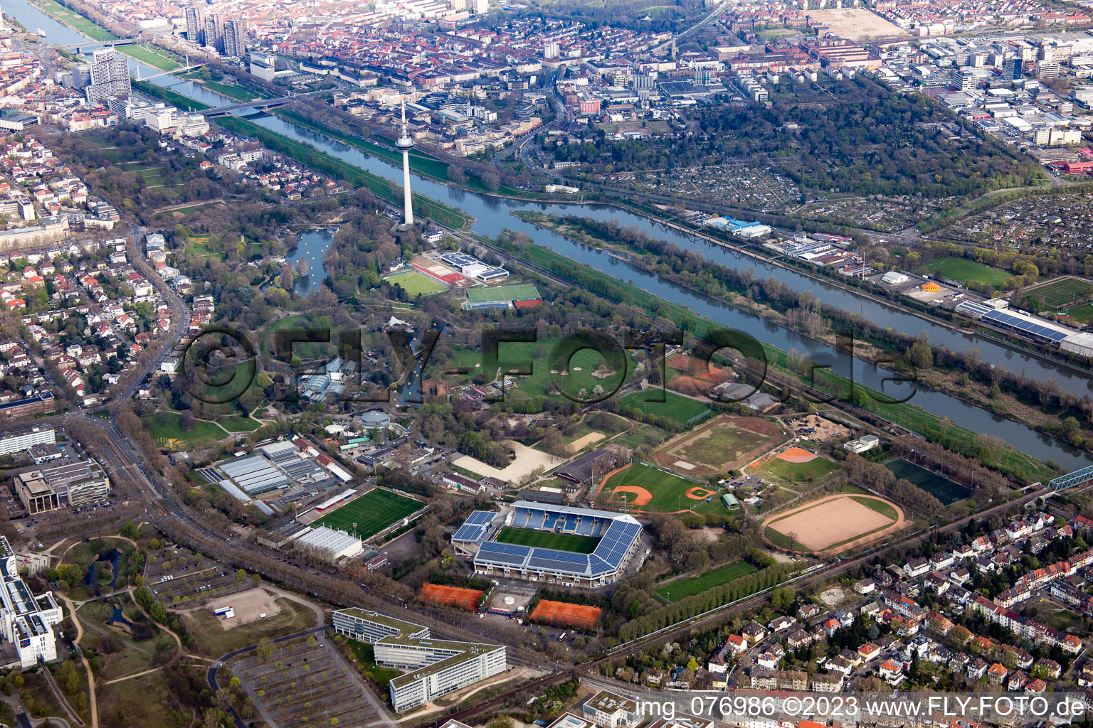 Vue aérienne de Luisenpark à le quartier Oststadt in Mannheim dans le département Bade-Wurtemberg, Allemagne