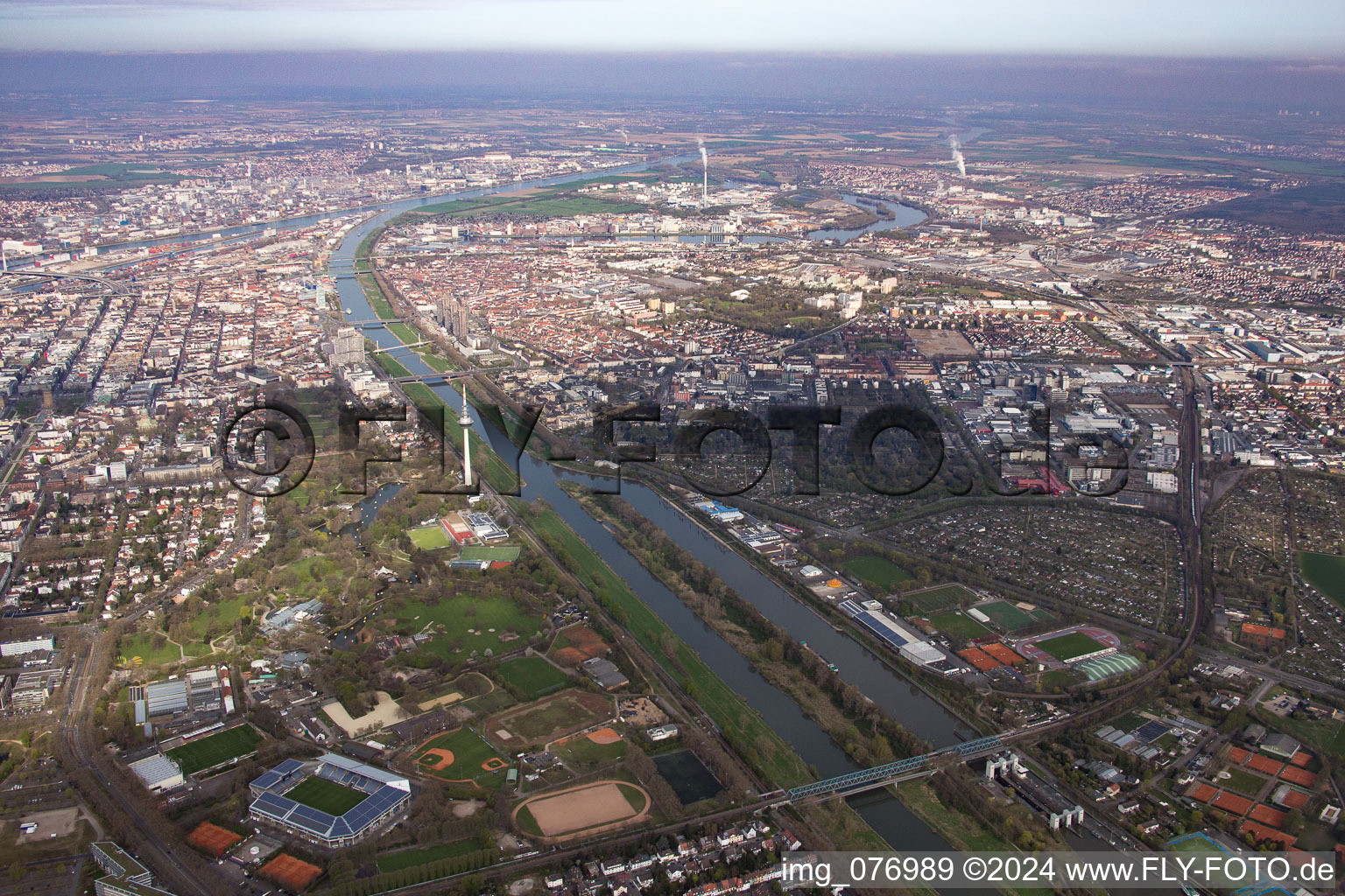Vue aérienne de Quartier Neckarstadt-Ost in Mannheim dans le département Bade-Wurtemberg, Allemagne