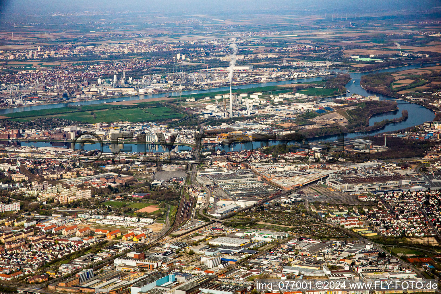 Vue aérienne de Île de Friesenheim à le quartier Luzenberg in Mannheim dans le département Bade-Wurtemberg, Allemagne