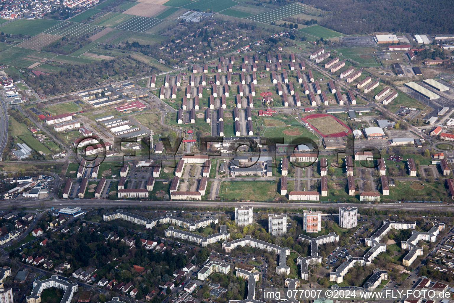 Vue aérienne de Benjamin Franklin Village à le quartier Käfertal in Mannheim dans le département Bade-Wurtemberg, Allemagne