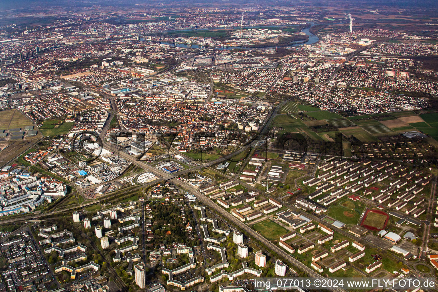 Vue aérienne de Quartier Vogelstang in Mannheim dans le département Bade-Wurtemberg, Allemagne