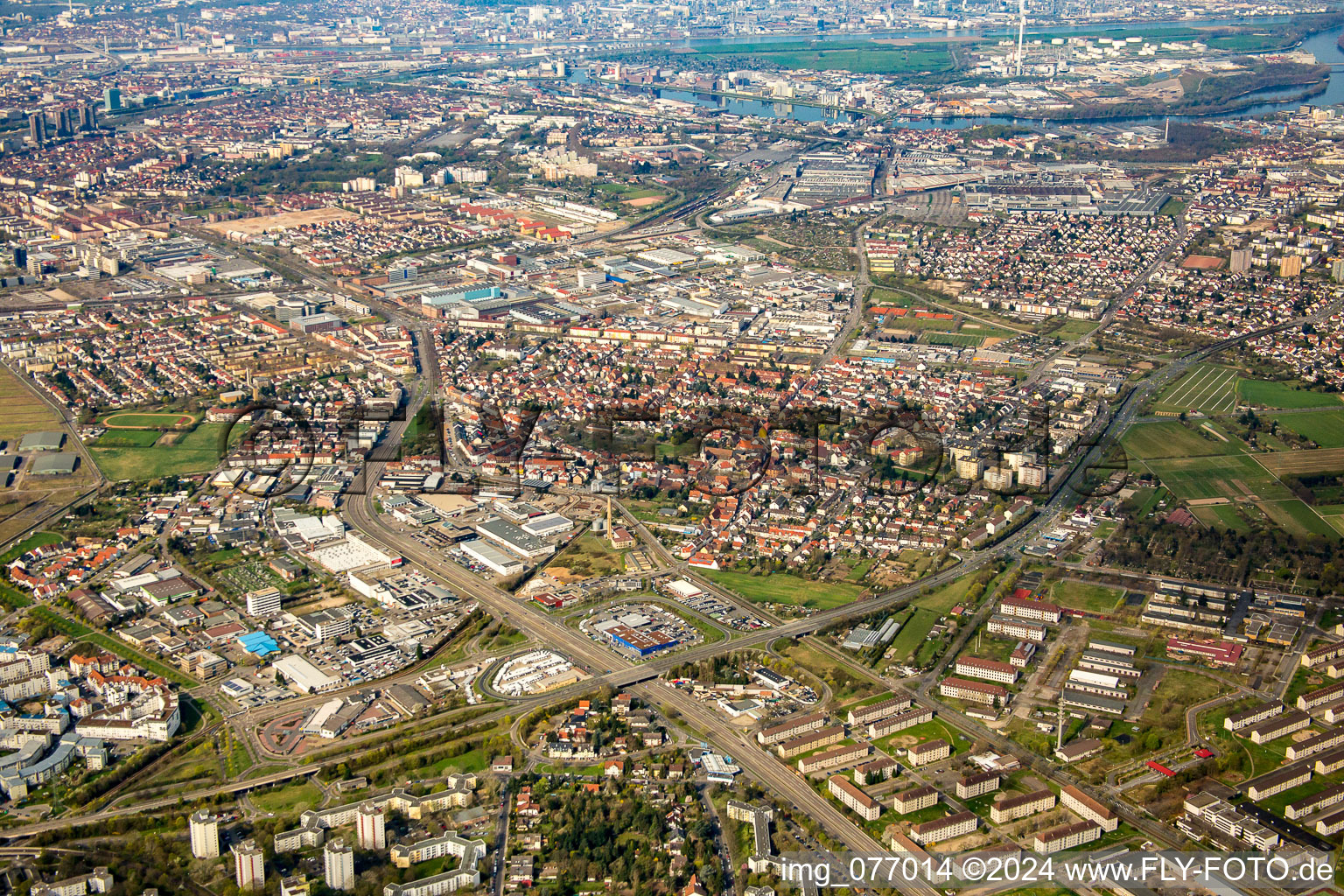 Photographie aérienne de Zone de peuplement à le quartier Käfertal in Mannheim dans le département Bade-Wurtemberg, Allemagne