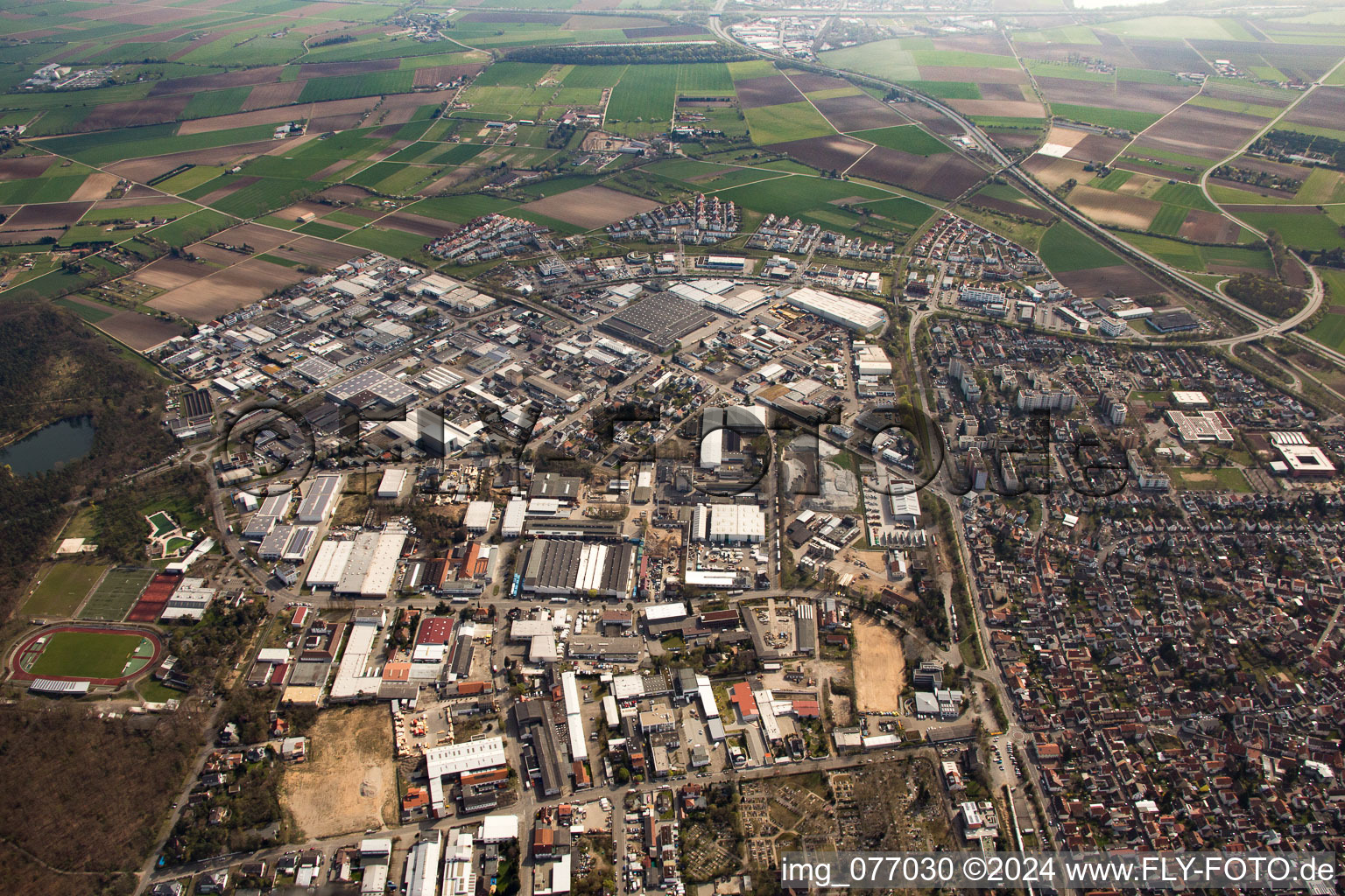 Vue aérienne de Zone industrielle du Nord à Viernheim dans le département Hesse, Allemagne