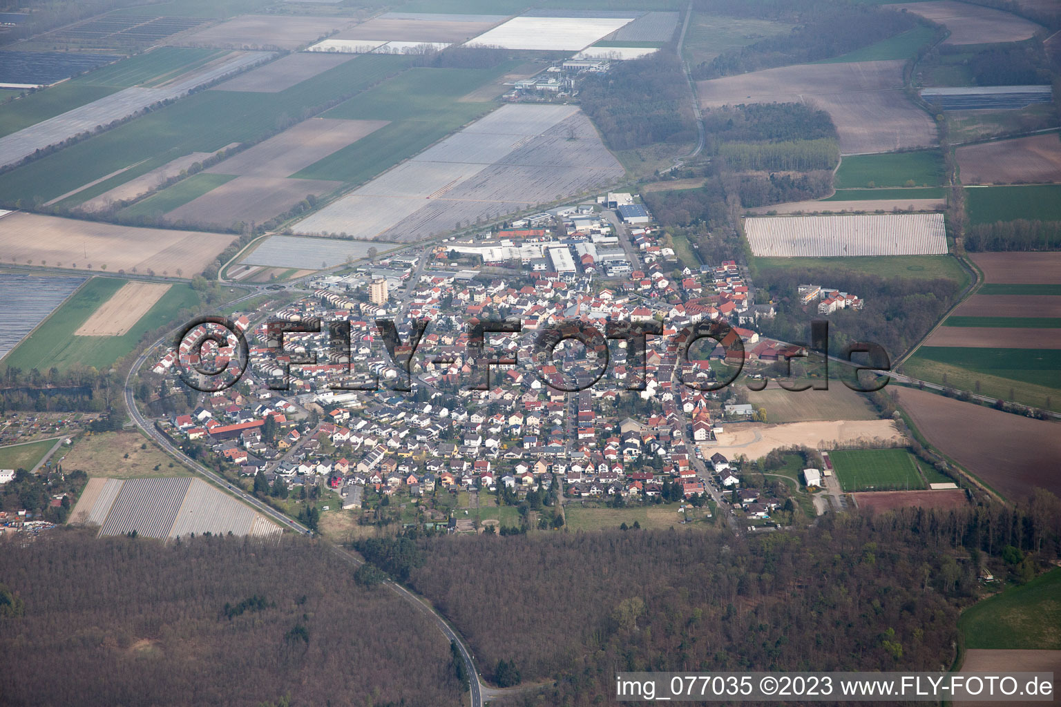 Vue aérienne de Hüttenfeld dans le département Hesse, Allemagne