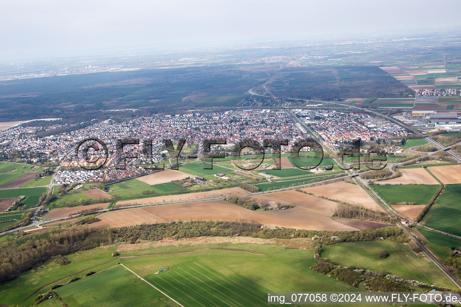 Photographie aérienne de Vue des rues et des maisons des quartiers résidentiels à Lorsch dans le département Hesse, Allemagne