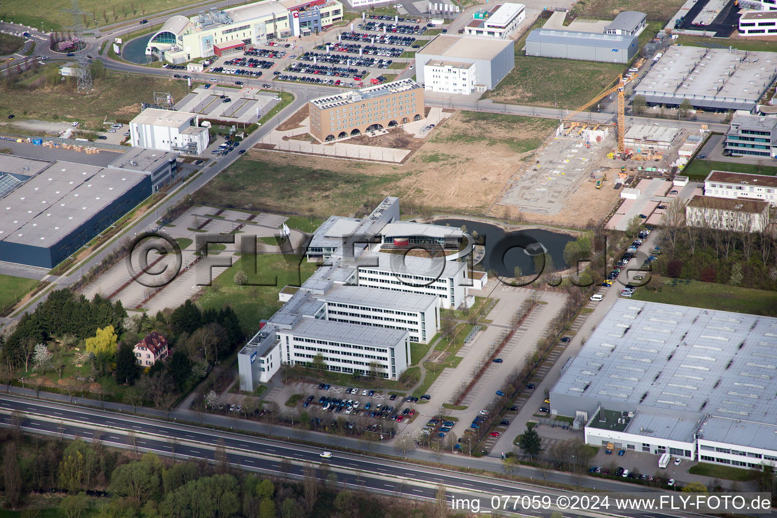 Vue aérienne de Immeuble de bureaux de l'administration et du bâtiment commercial SAP à Bensheim dans le département Hesse, Allemagne