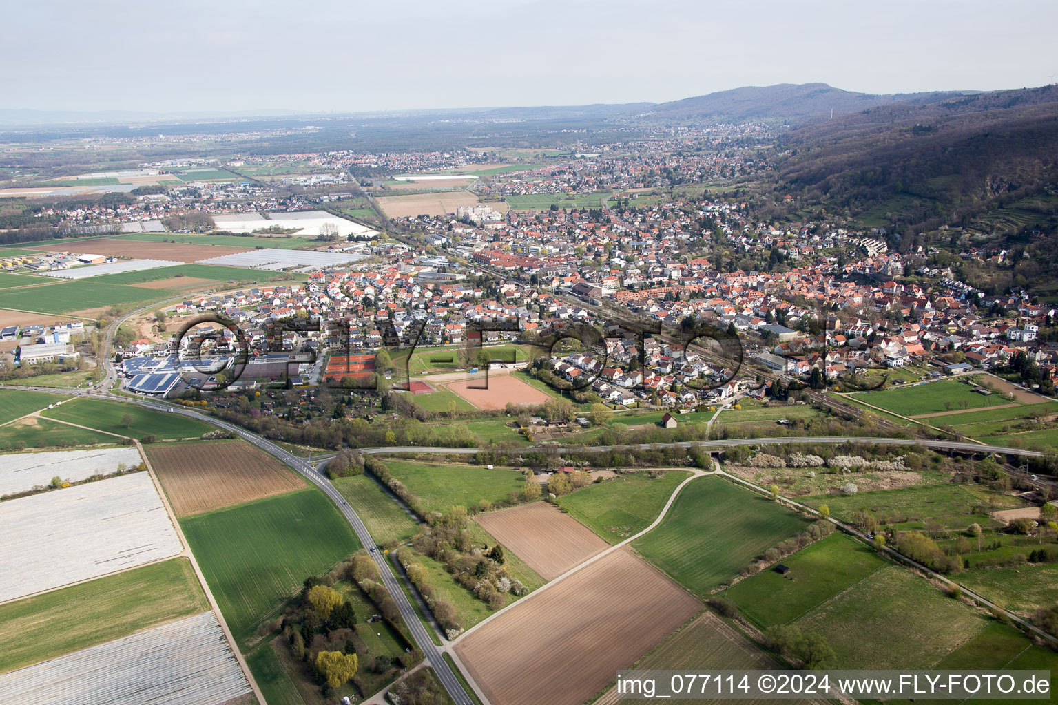 Vue oblique de Zwingenberg dans le département Hesse, Allemagne