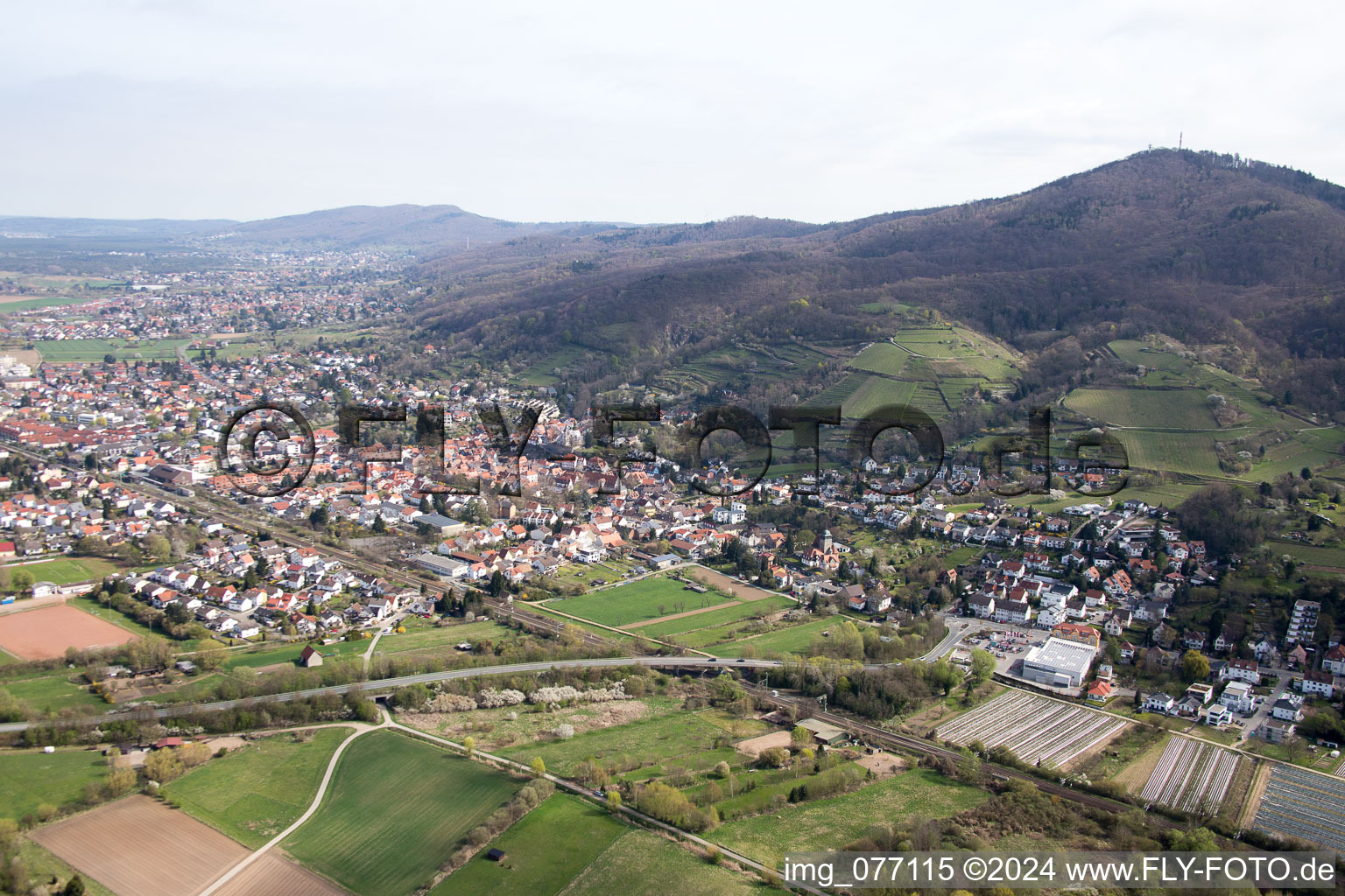 Zwingenberg dans le département Hesse, Allemagne d'en haut