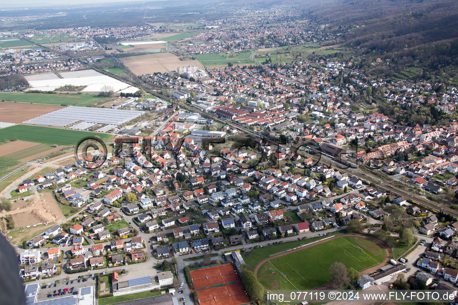 Zwingenberg dans le département Hesse, Allemagne depuis l'avion