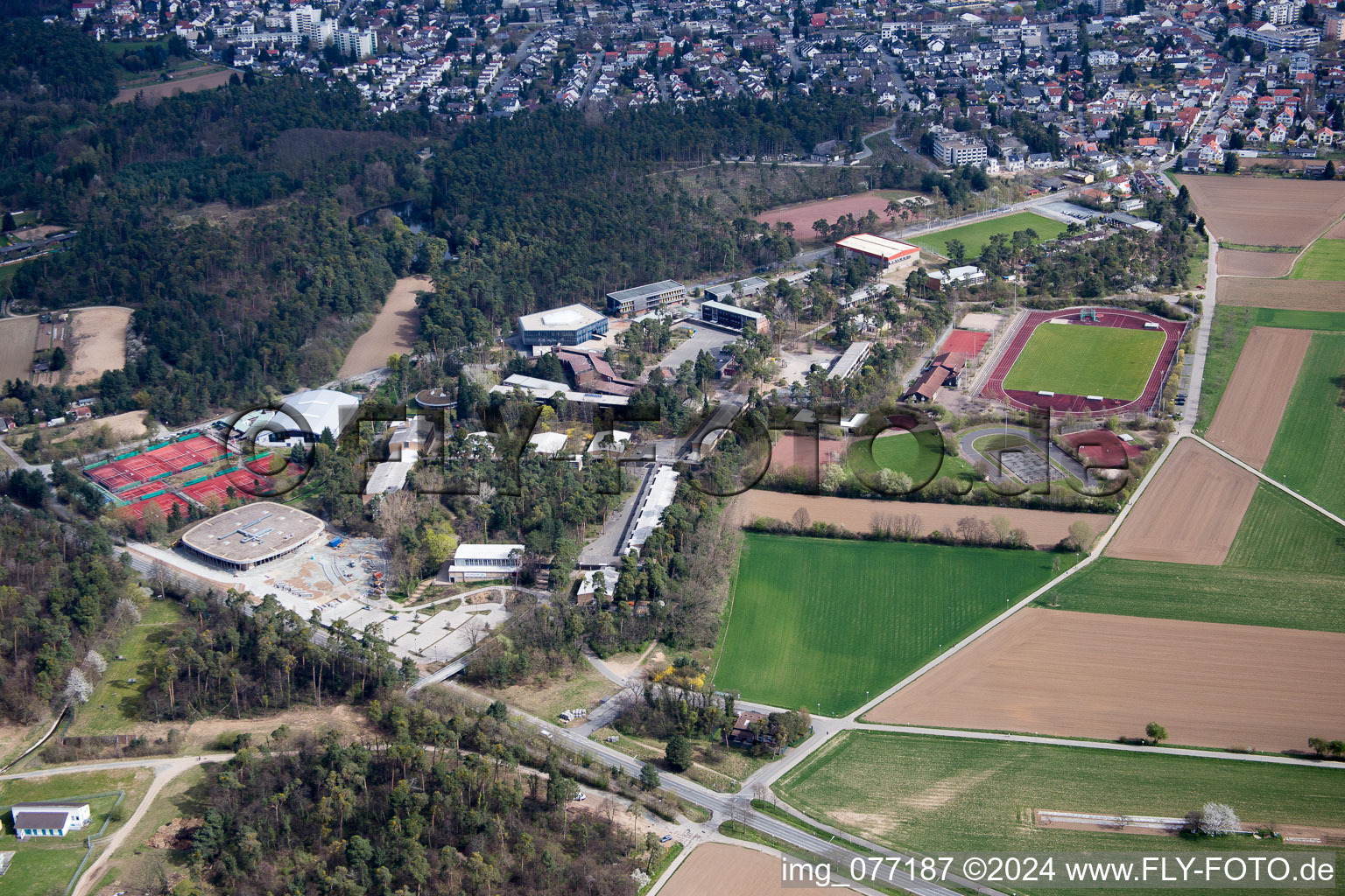 Vue aérienne de Quartier Jugenheim an der Bergstrasse in Seeheim-Jugenheim dans le département Hesse, Allemagne