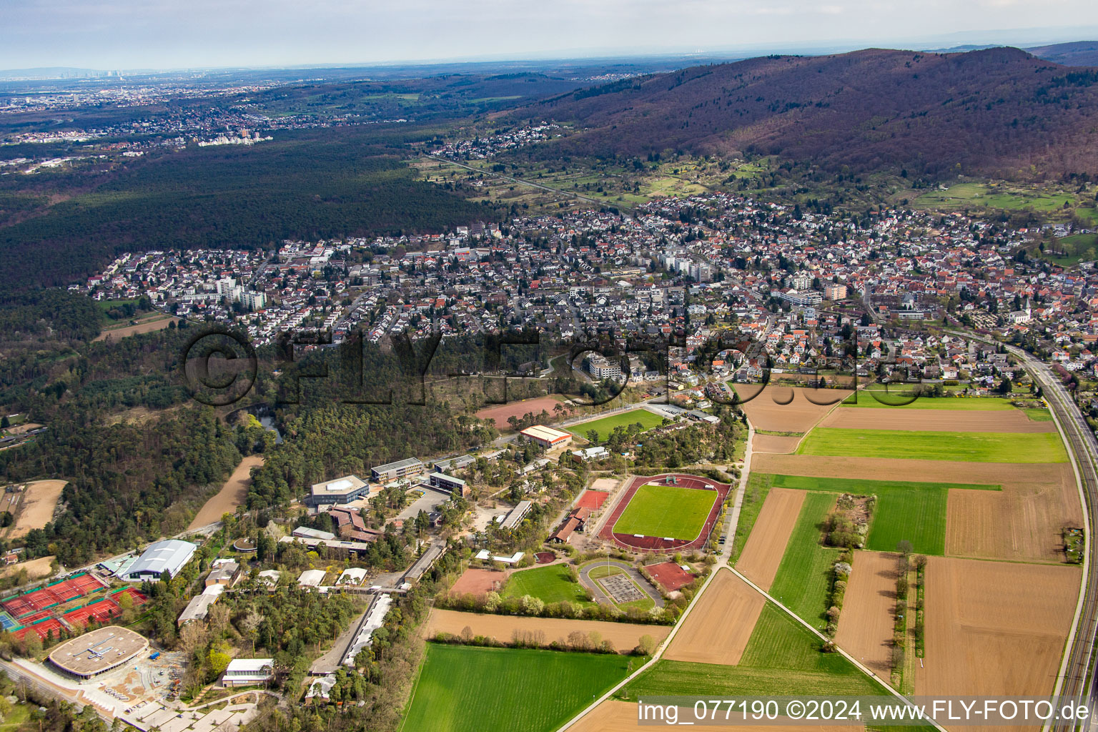 Vue aérienne de Quartier Jugenheim an der Bergstrasse in Seeheim-Jugenheim dans le département Hesse, Allemagne