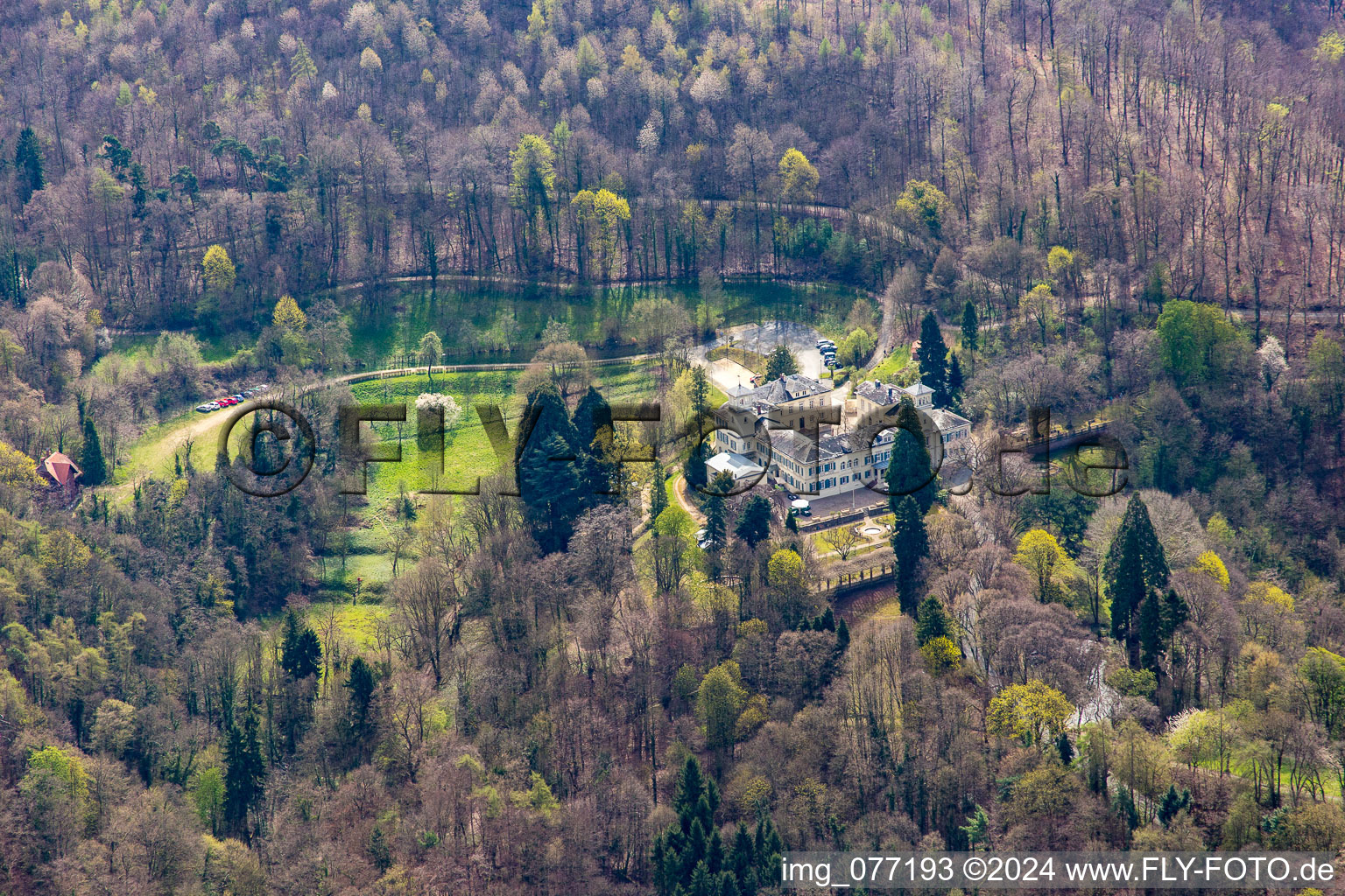 Vue aérienne de La gastronomie d'Annette au château de Heiligenberg à Seeheim-Jugenheim dans le département Hesse, Allemagne