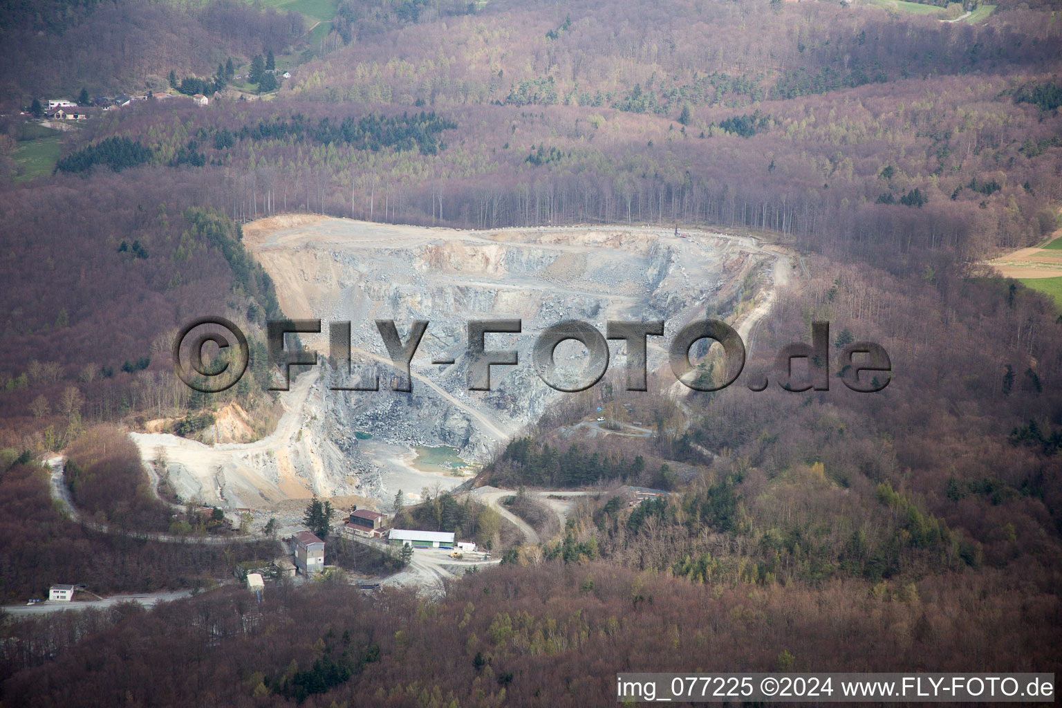 Vue aérienne de Extraction à ciel ouvert de sel de potasse à Mühltal dans le département Hesse, Allemagne