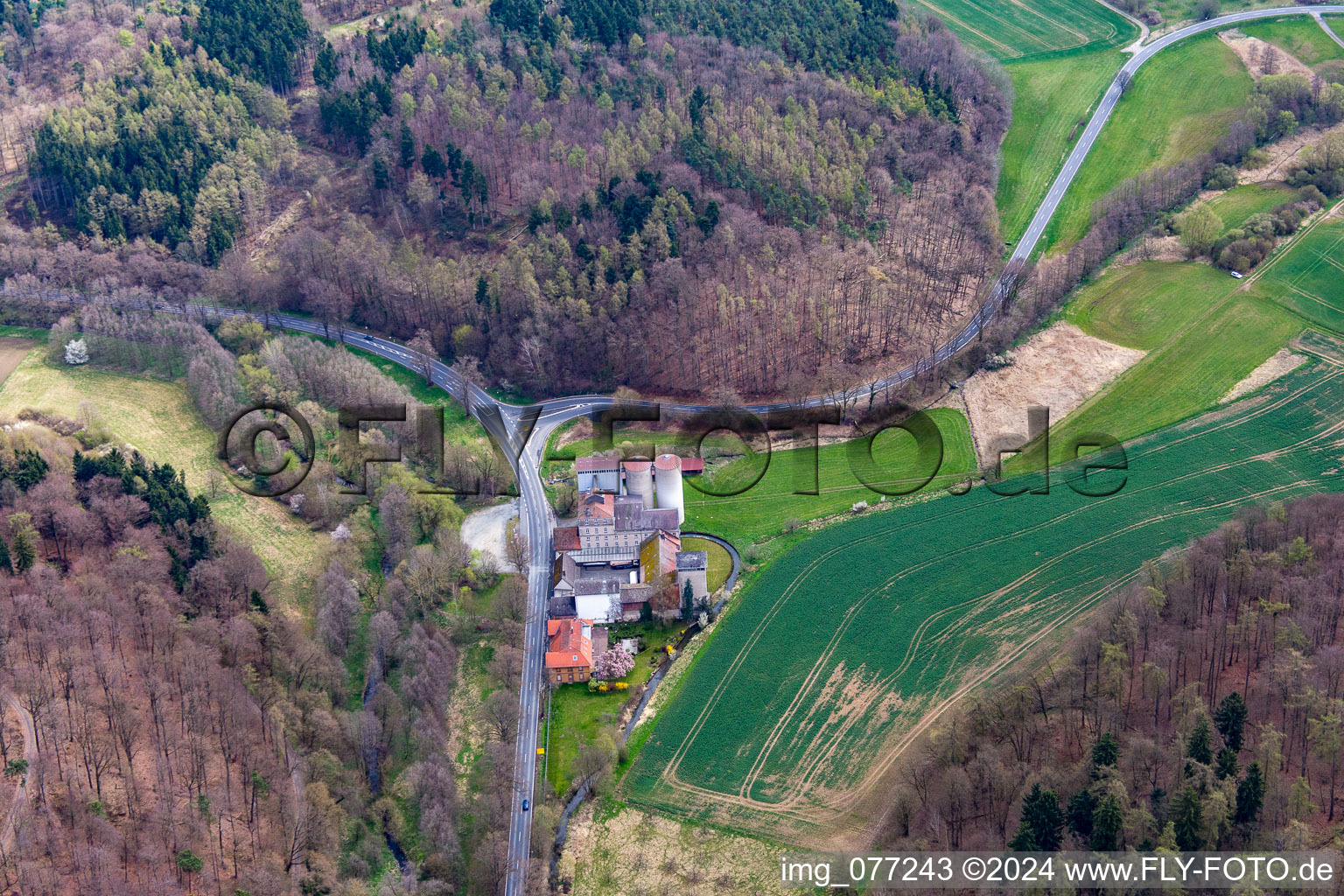 Vue aérienne de Moulin du château à le quartier Nieder-Modau in Ober-Ramstadt dans le département Hesse, Allemagne