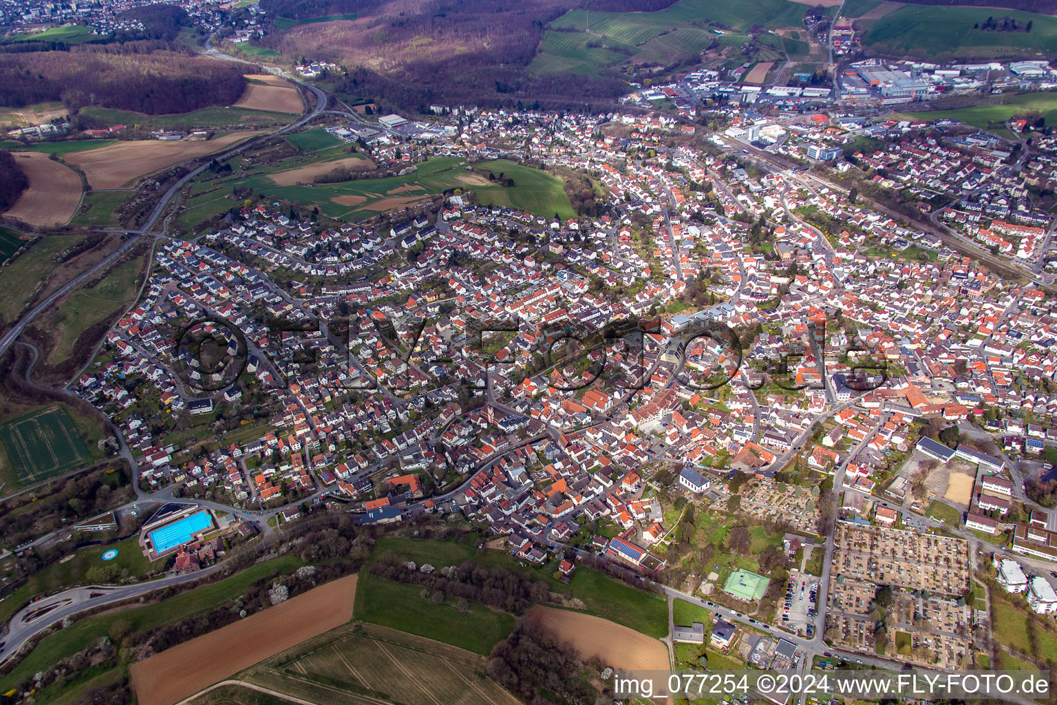 Vue aérienne de De l'est à Ober-Ramstadt dans le département Hesse, Allemagne