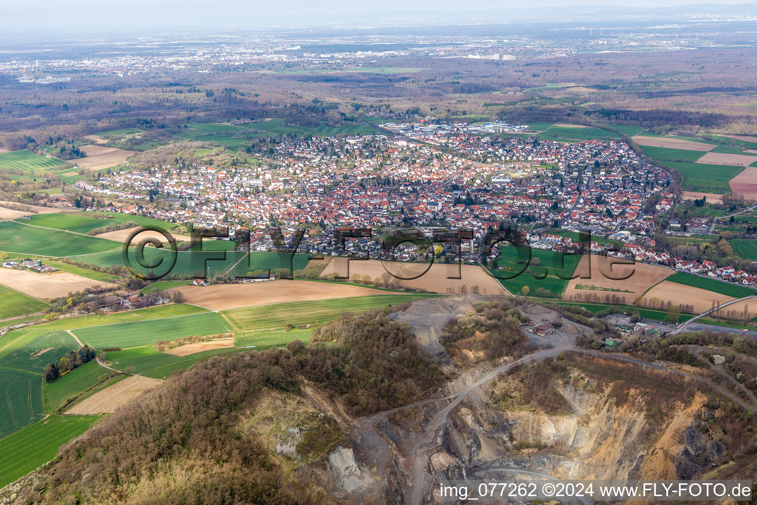 Vue aérienne de Derrière la carrière à Roßdorf dans le département Hesse, Allemagne