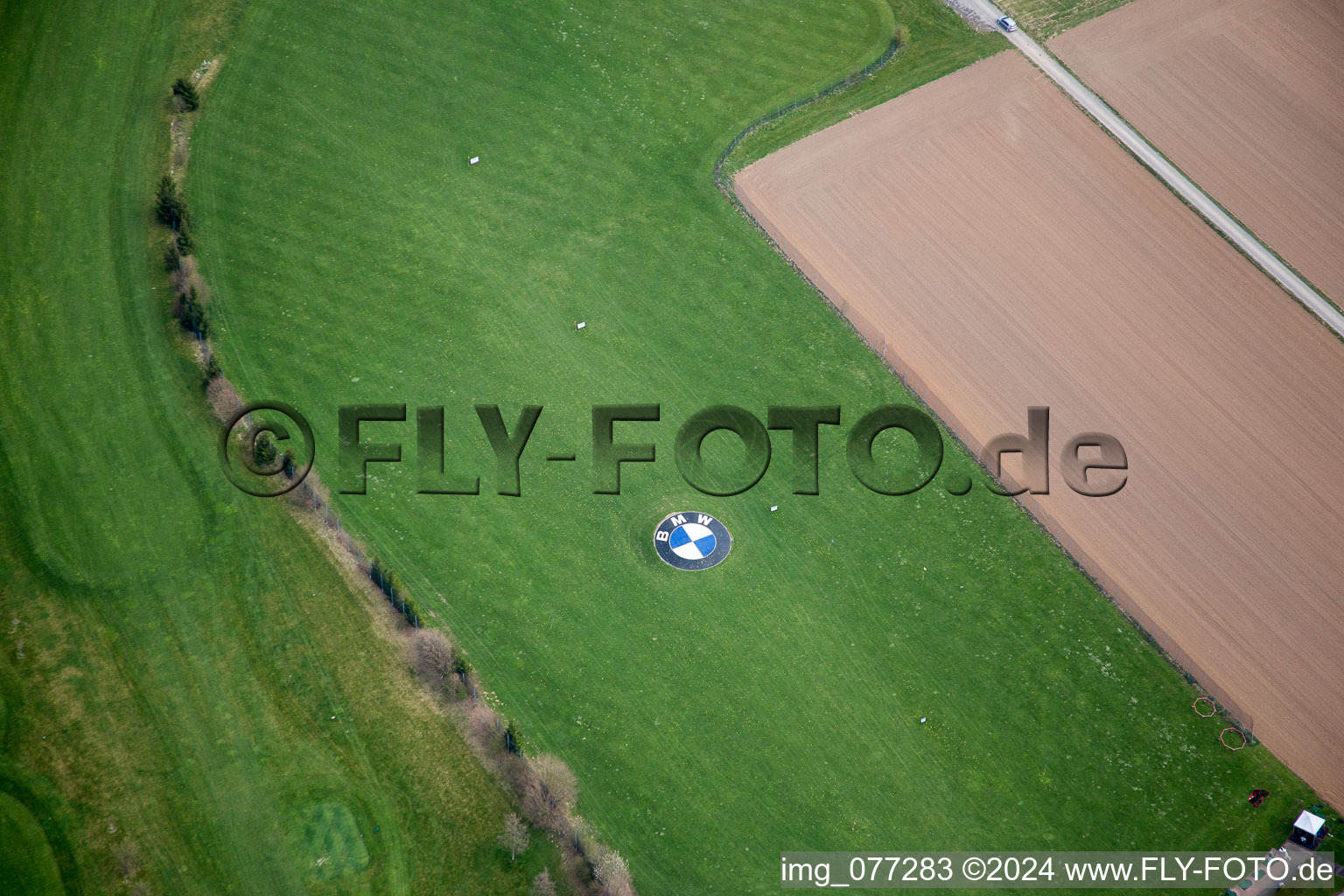 Vue aérienne de Superficie du parcours de golf Golf Sport Park Groß-Zimmern à Groß-Zimmern dans le département Hesse, Allemagne