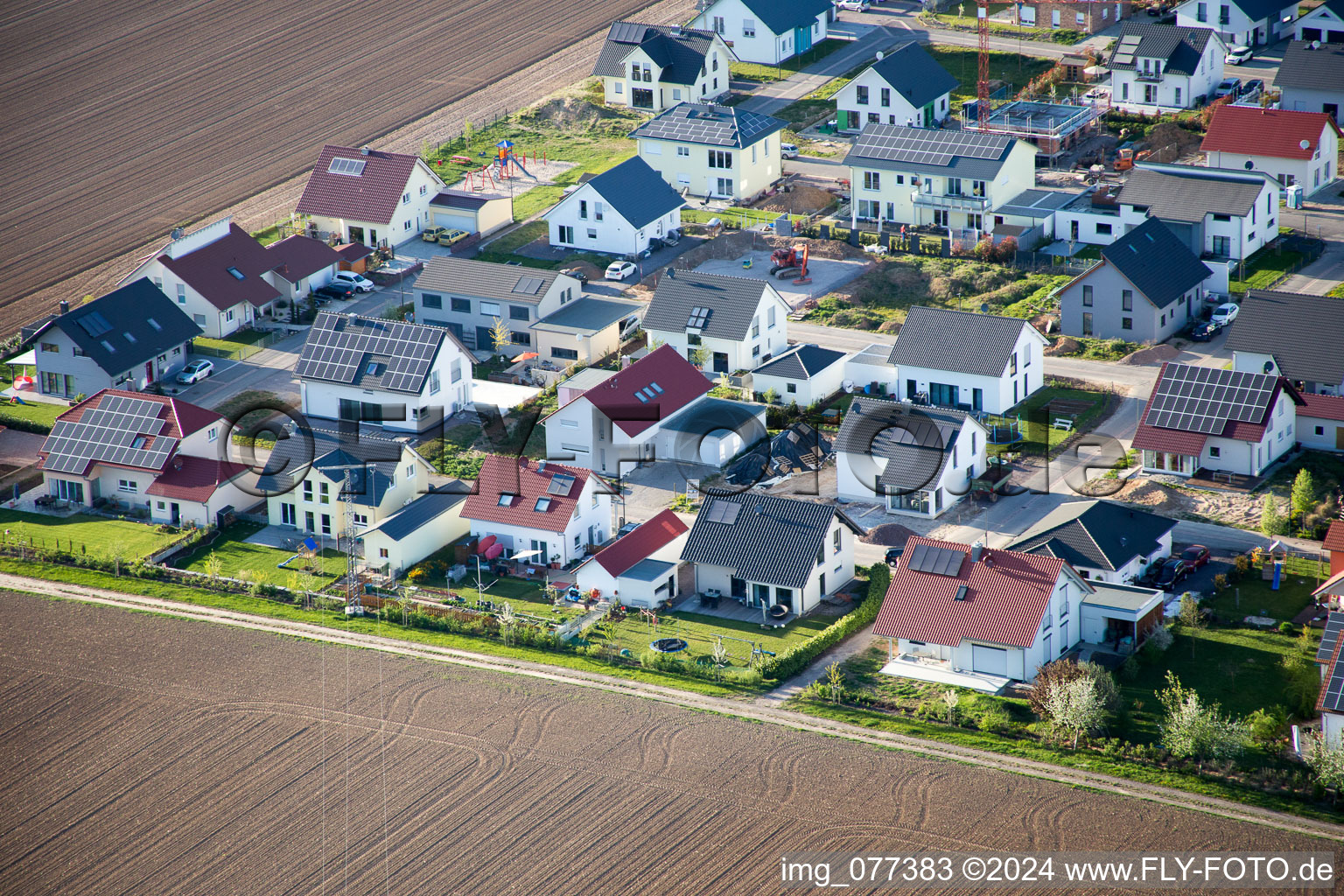 Steinweiler dans le département Rhénanie-Palatinat, Allemagne du point de vue du drone