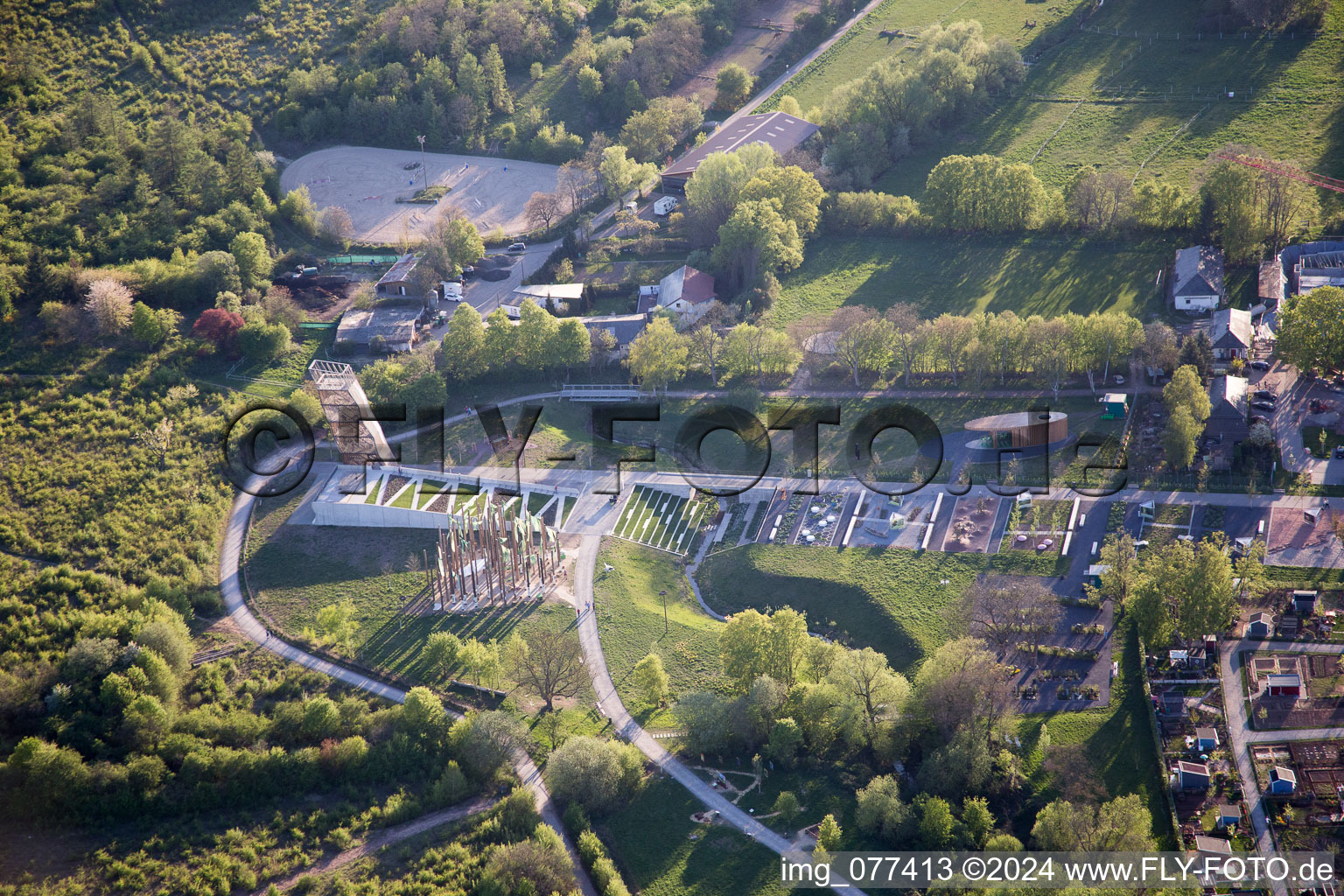 Vue aérienne de Site de l'exposition nationale d'horticulture (Landesgartenschau) 2015 avec parterres asymétriques et installations artistiques à Landau in der Pfalz dans le département Rhénanie-Palatinat, Allemagne