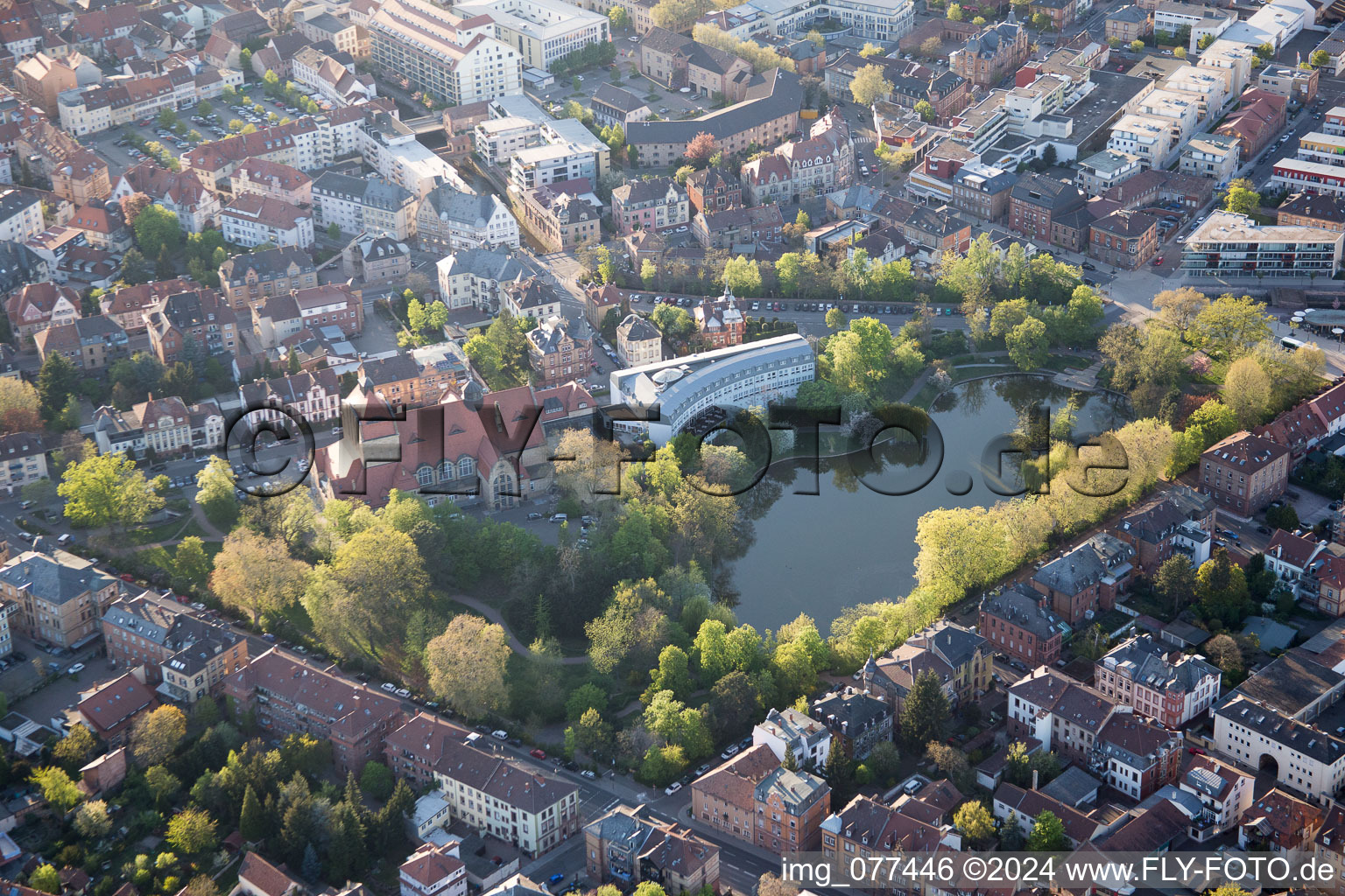 Landau in der Pfalz dans le département Rhénanie-Palatinat, Allemagne du point de vue du drone