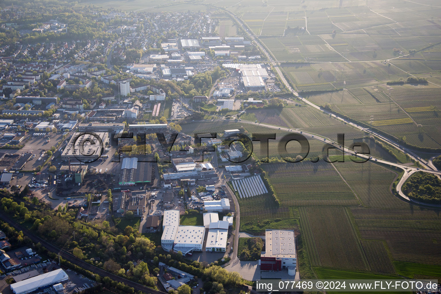 Zone industrielle du Nord à Landau in der Pfalz dans le département Rhénanie-Palatinat, Allemagne d'en haut