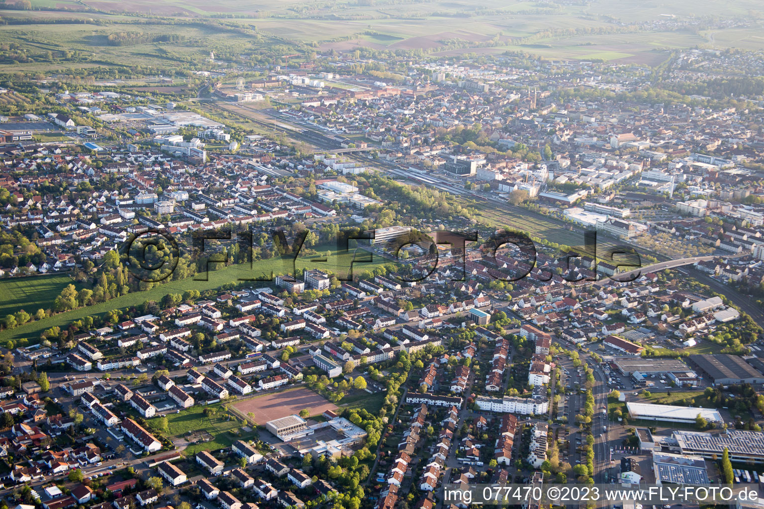 Vue aérienne de Landau Nord, Horstring à le quartier Queichheim in Landau in der Pfalz dans le département Rhénanie-Palatinat, Allemagne