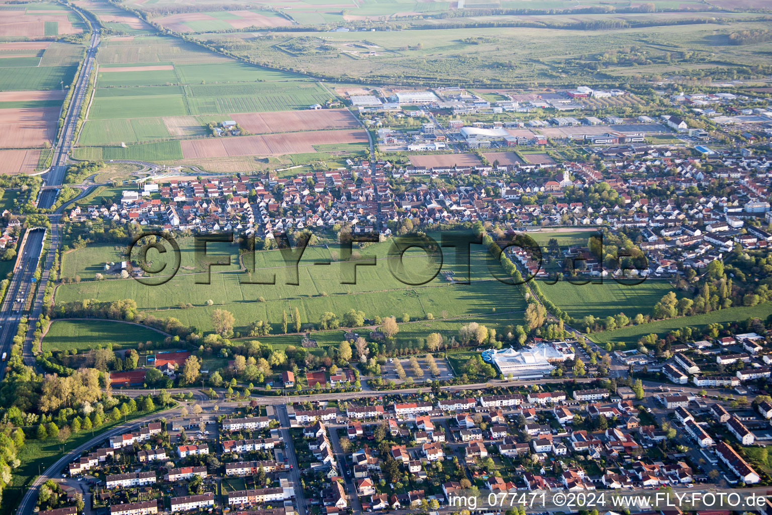 Quartier Queichheim in Landau in der Pfalz dans le département Rhénanie-Palatinat, Allemagne du point de vue du drone