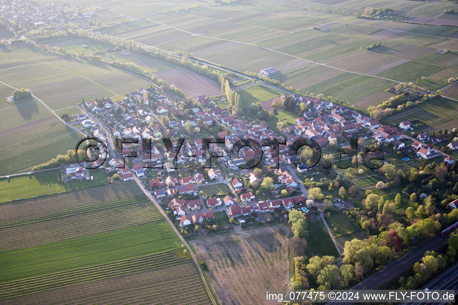 Vue aérienne de Knöringen dans le département Rhénanie-Palatinat, Allemagne