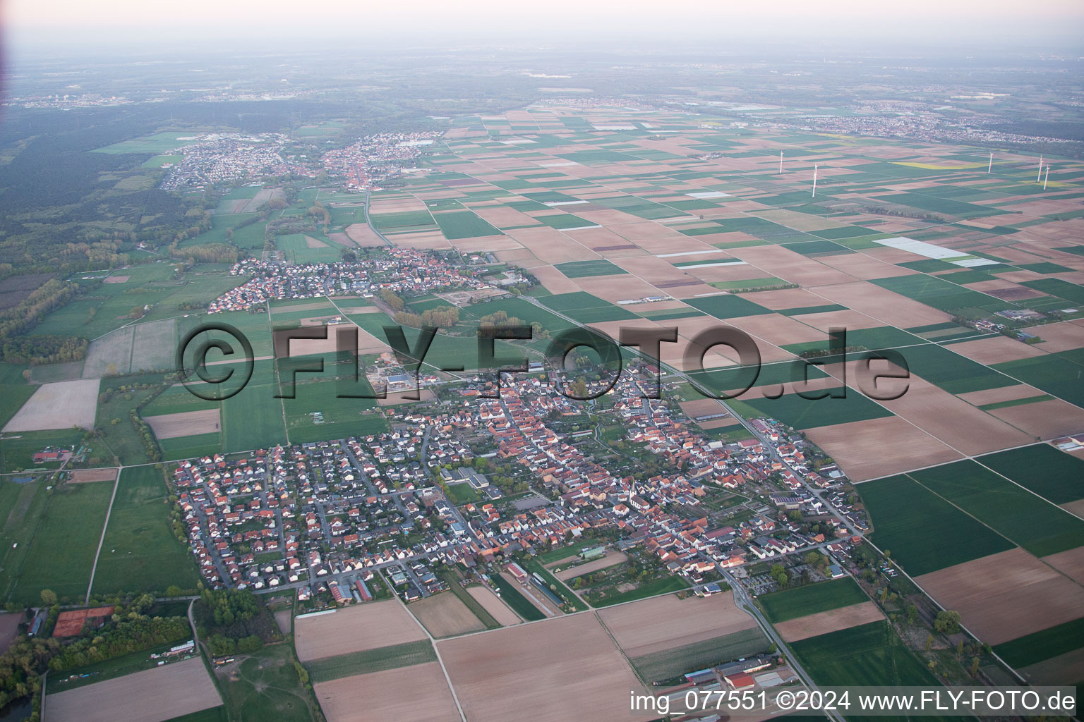 Vue aérienne de Quartier Ottersheim in Ottersheim bei Landau dans le département Rhénanie-Palatinat, Allemagne