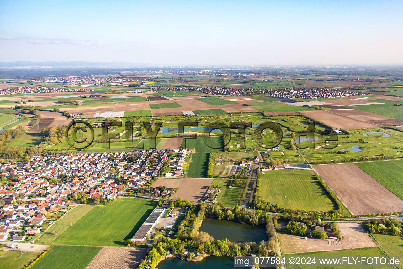 Vue aérienne de Quartier Nordheim in Biblis dans le département Hesse, Allemagne