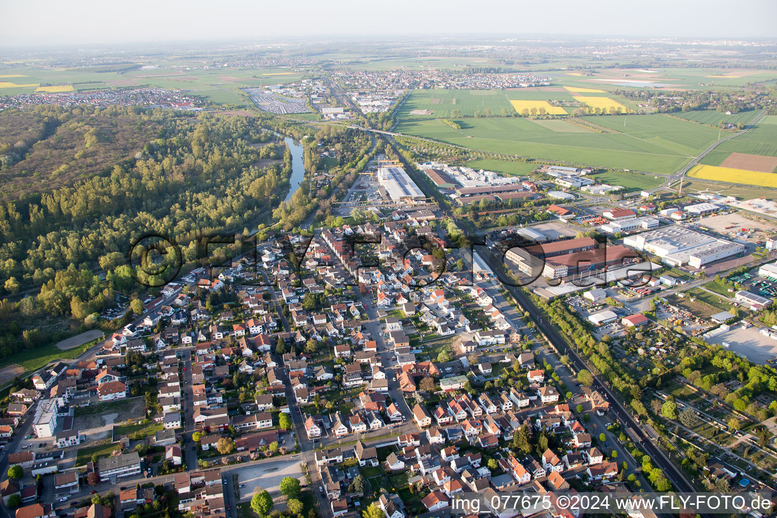 Stockstadt am Rhein dans le département Hesse, Allemagne vue d'en haut