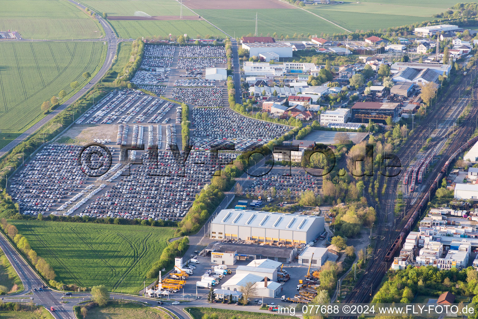 Vue aérienne de Aires de stationnement du concessionnaire spécialisé ARS Altmann AG Automobillogistik - succursale Riedstadt à Riedstadt dans le département Hesse, Allemagne