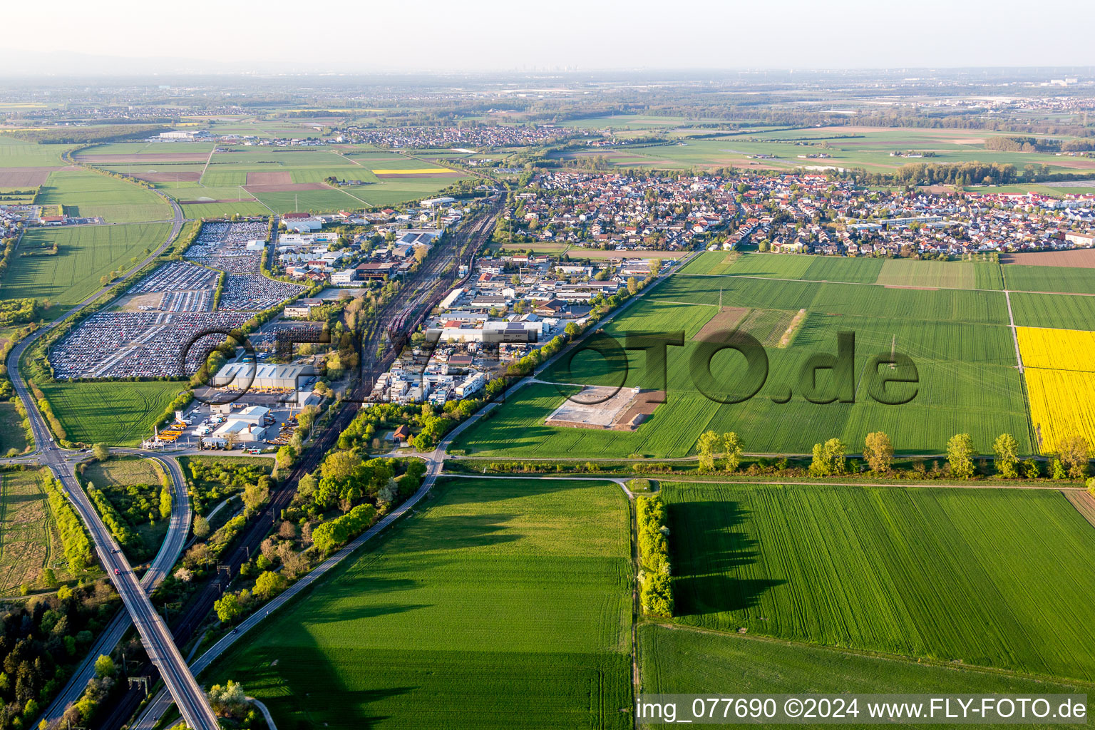 Photographie aérienne de Aires de stationnement du concessionnaire spécialisé ARS Altmann AG Automobillogistik - succursale Riedstadt à Riedstadt dans le département Hesse, Allemagne