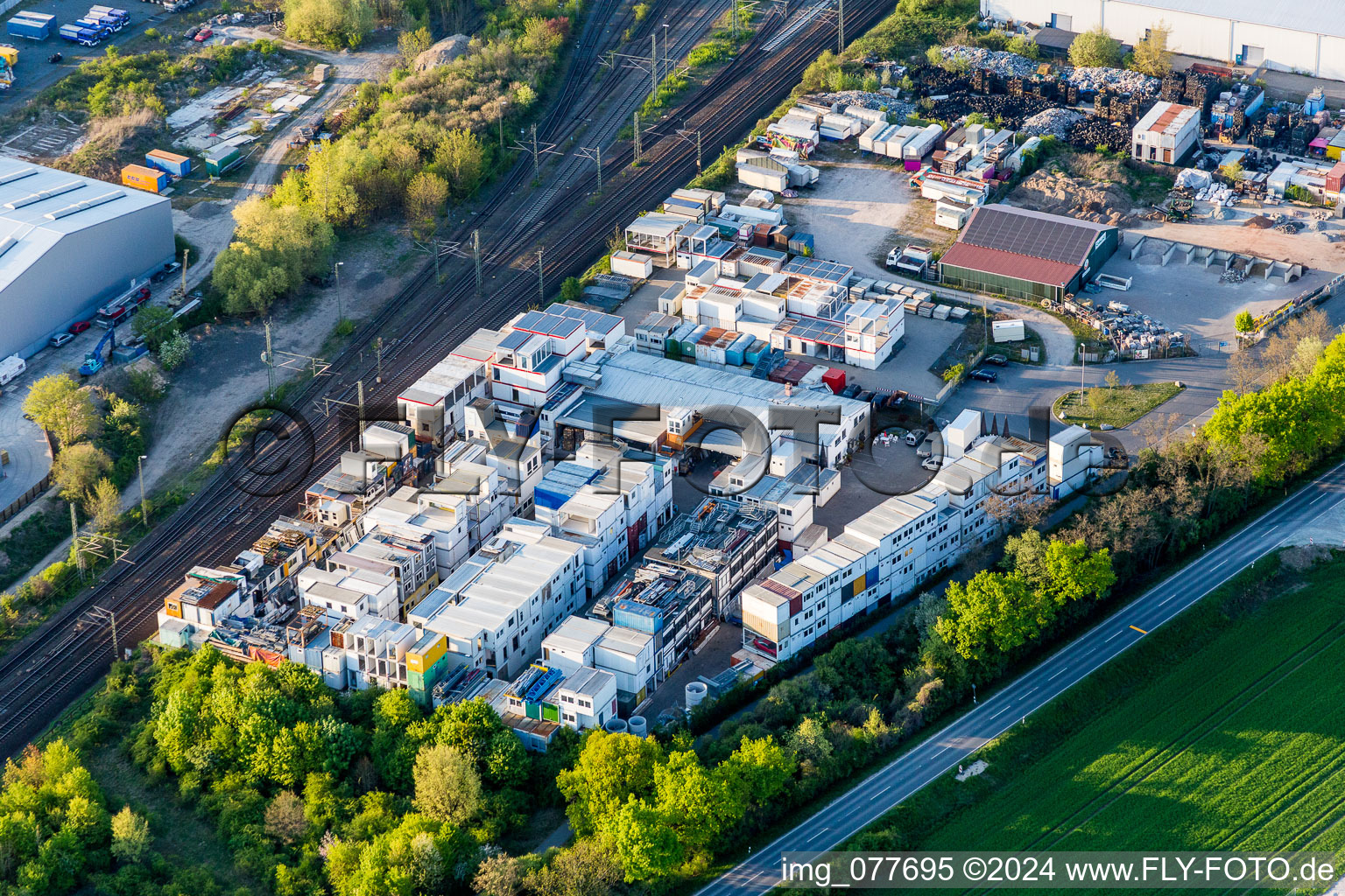 Vue aérienne de Entrepôt de conteneurs résidentiel de la société US Ungar Service GmbH dans le quartier de Goddelau à Riedstadt dans le département Hesse, Allemagne