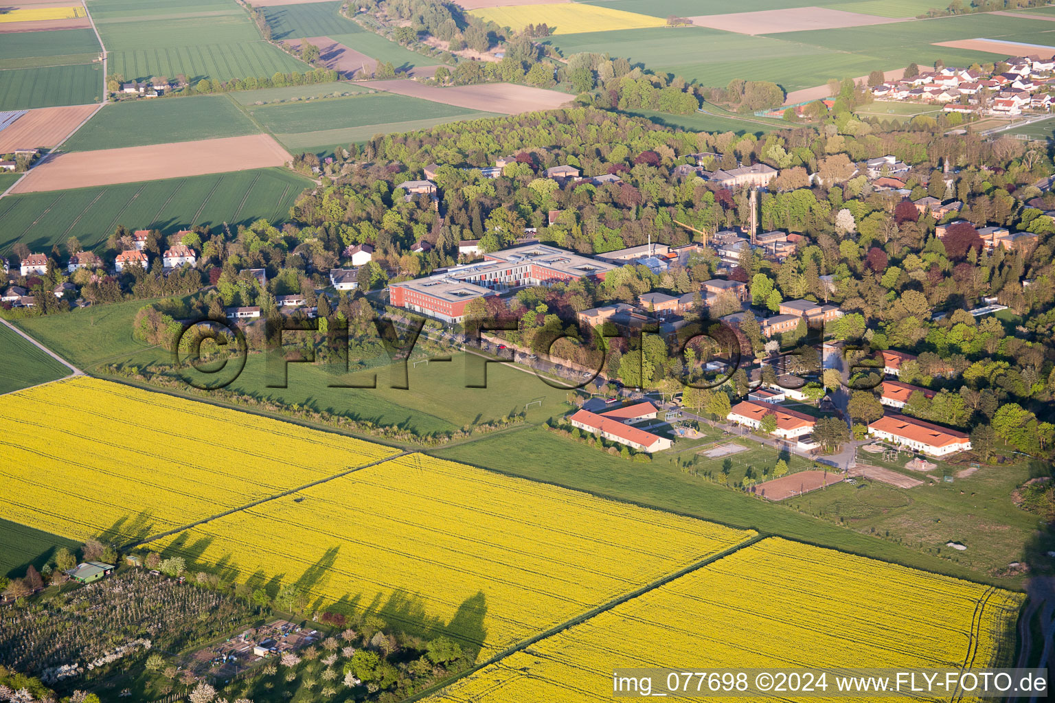 Vue aérienne de Hôpital Philipps à Riedstadt dans le département Hesse, Allemagne