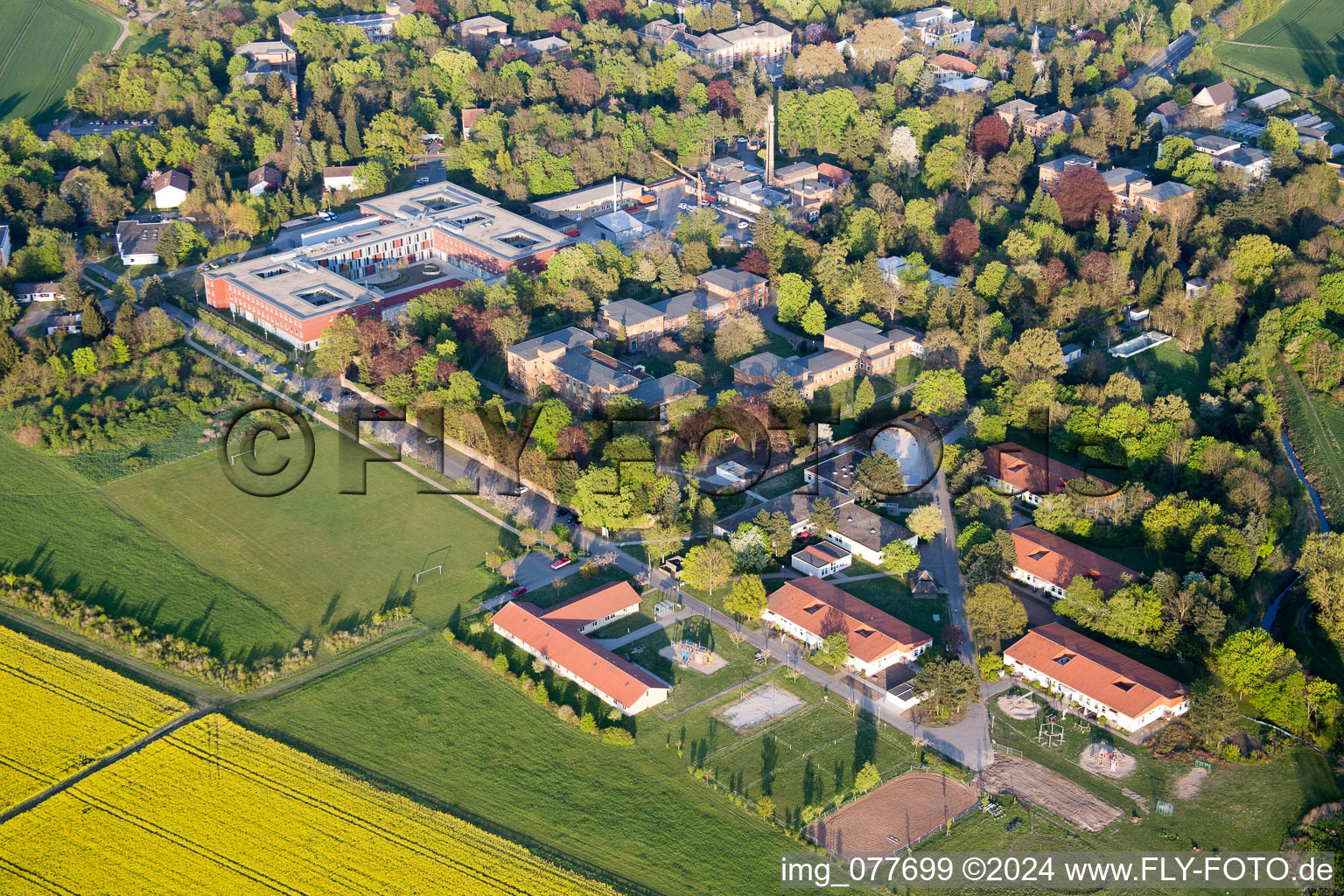 Vue aérienne de Hôpital Philipps à Riedstadt dans le département Hesse, Allemagne