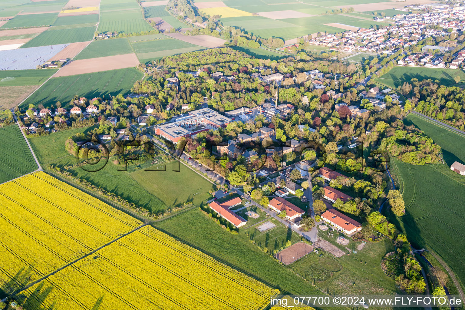 Vue aérienne de Clinique de psychiatrie de l'enfant et de l'adolescent, psychosomatique et psychothérapie Riedstadt dans le quartier Goddelau à le quartier Philippshospital in Riedstadt dans le département Hesse, Allemagne