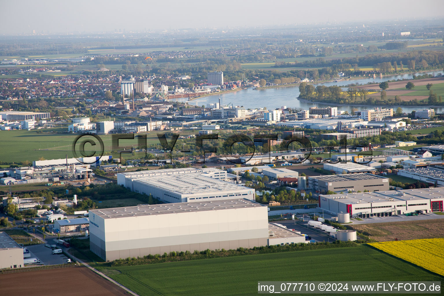 Vue aérienne de Zone industrielle et commerciale NON chez Grieshaber Logistic Group AG à Biebesheim am Rhein dans le département Hesse, Allemagne