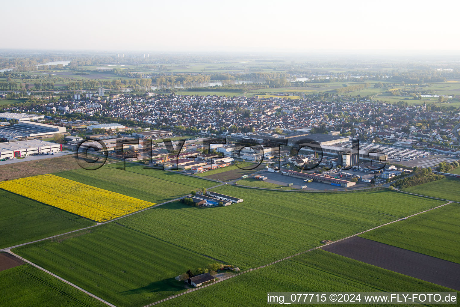 Photographie aérienne de Biebesheim am Rhein dans le département Hesse, Allemagne