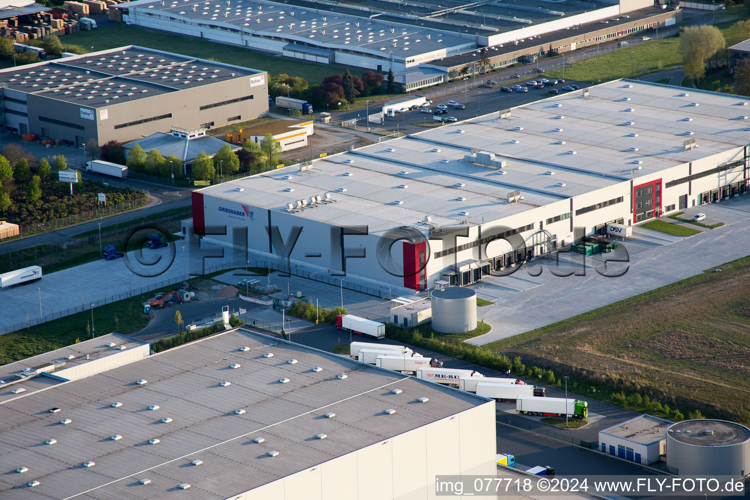 Vue oblique de Zone industrielle et commerciale NON chez Grieshaber Logistic Group AG à Biebesheim am Rhein dans le département Hesse, Allemagne