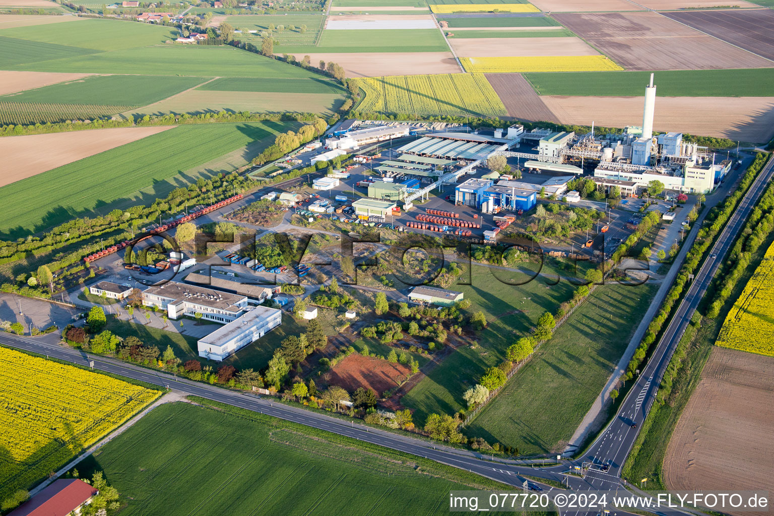 Vue aérienne de Vue locale à Biebesheim am Rhein dans le département Hesse, Allemagne