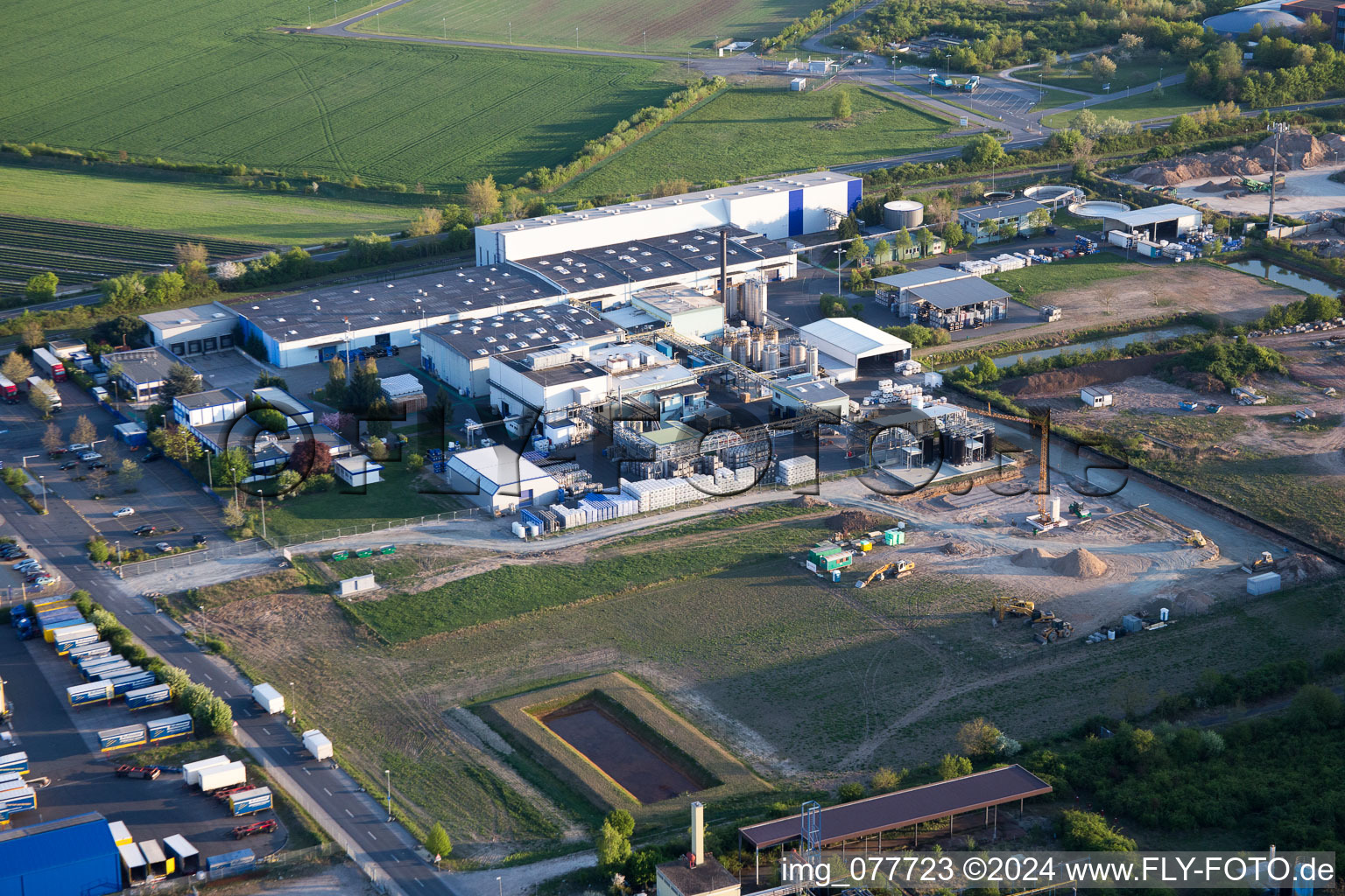 Vue aérienne de Zone industrielle et commerciale NON avec Nalco Deutschland Manufacturing GmbH à Biebesheim am Rhein dans le département Hesse, Allemagne