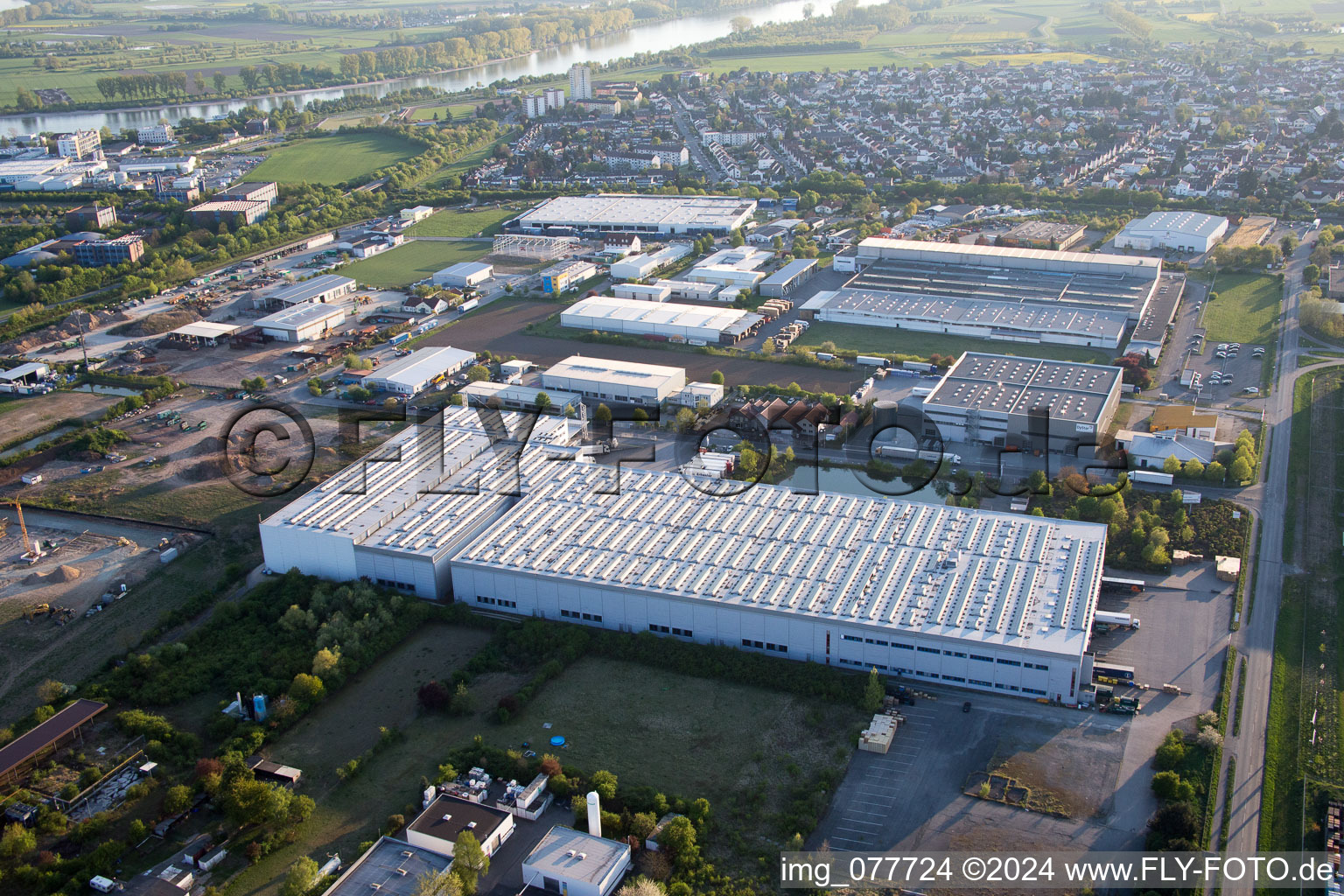 Zone industrielle et commerciale NON chez Grieshaber Logistic Group AG à Biebesheim am Rhein dans le département Hesse, Allemagne d'en haut